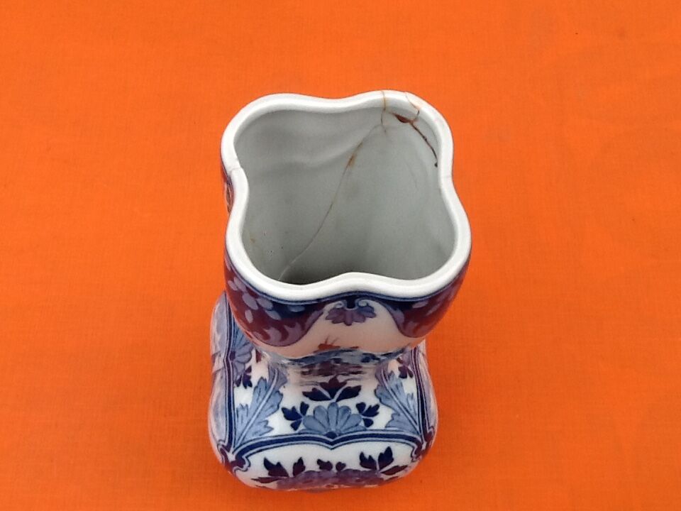 Delft d533 earthenware vase