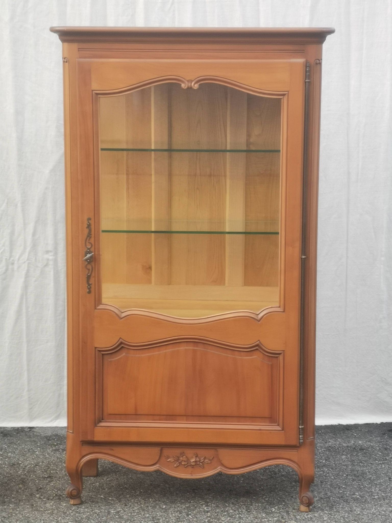 Vintage louis xv style showcase
