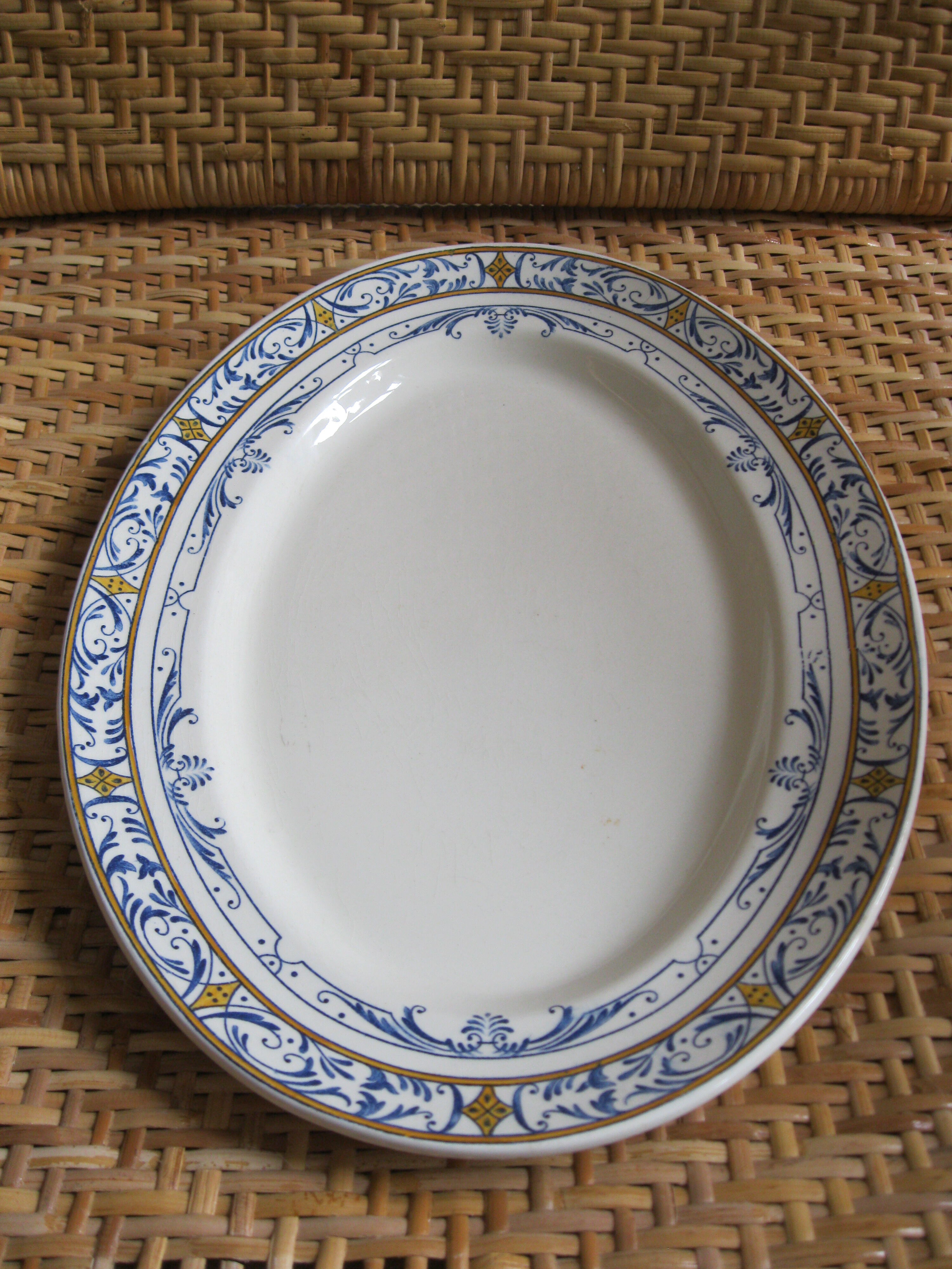 Plat ovale Creil et Montereau