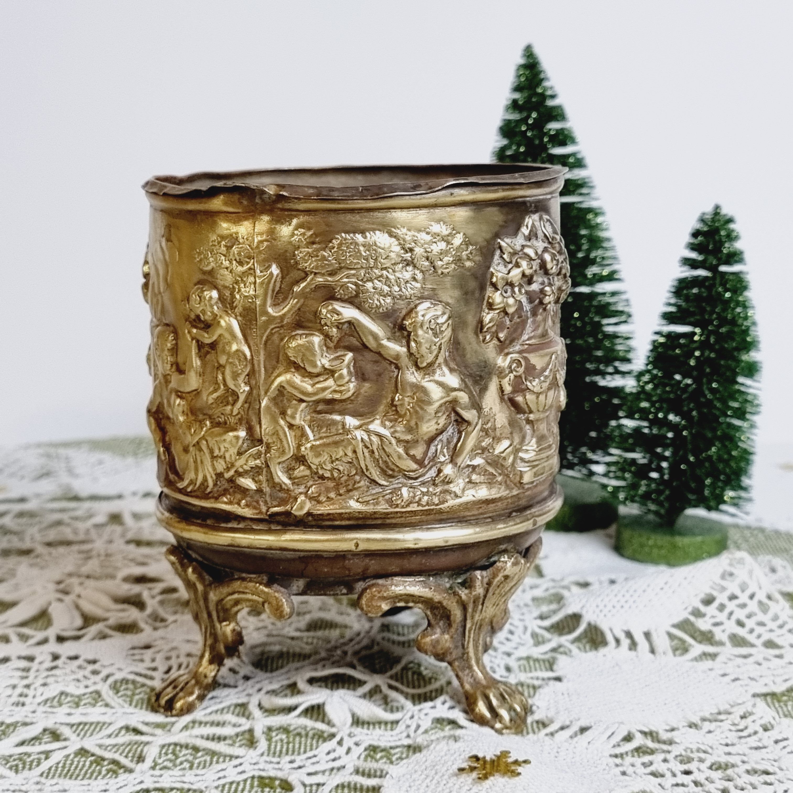 Brass pot repelled Bourdon