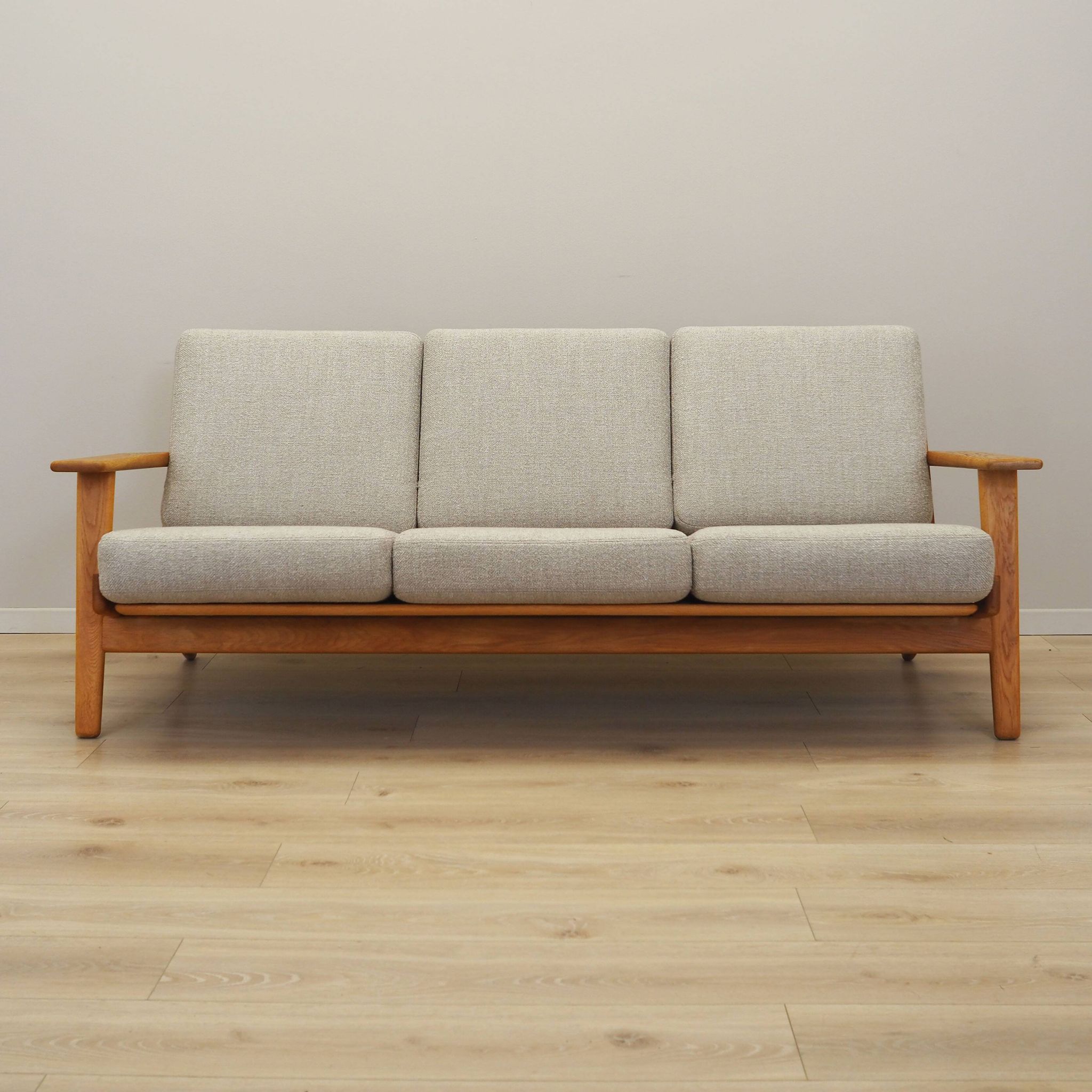 Canapé en chêne, design danois, années 1960, designer : Hans J. Wegner, fabricant : Getama