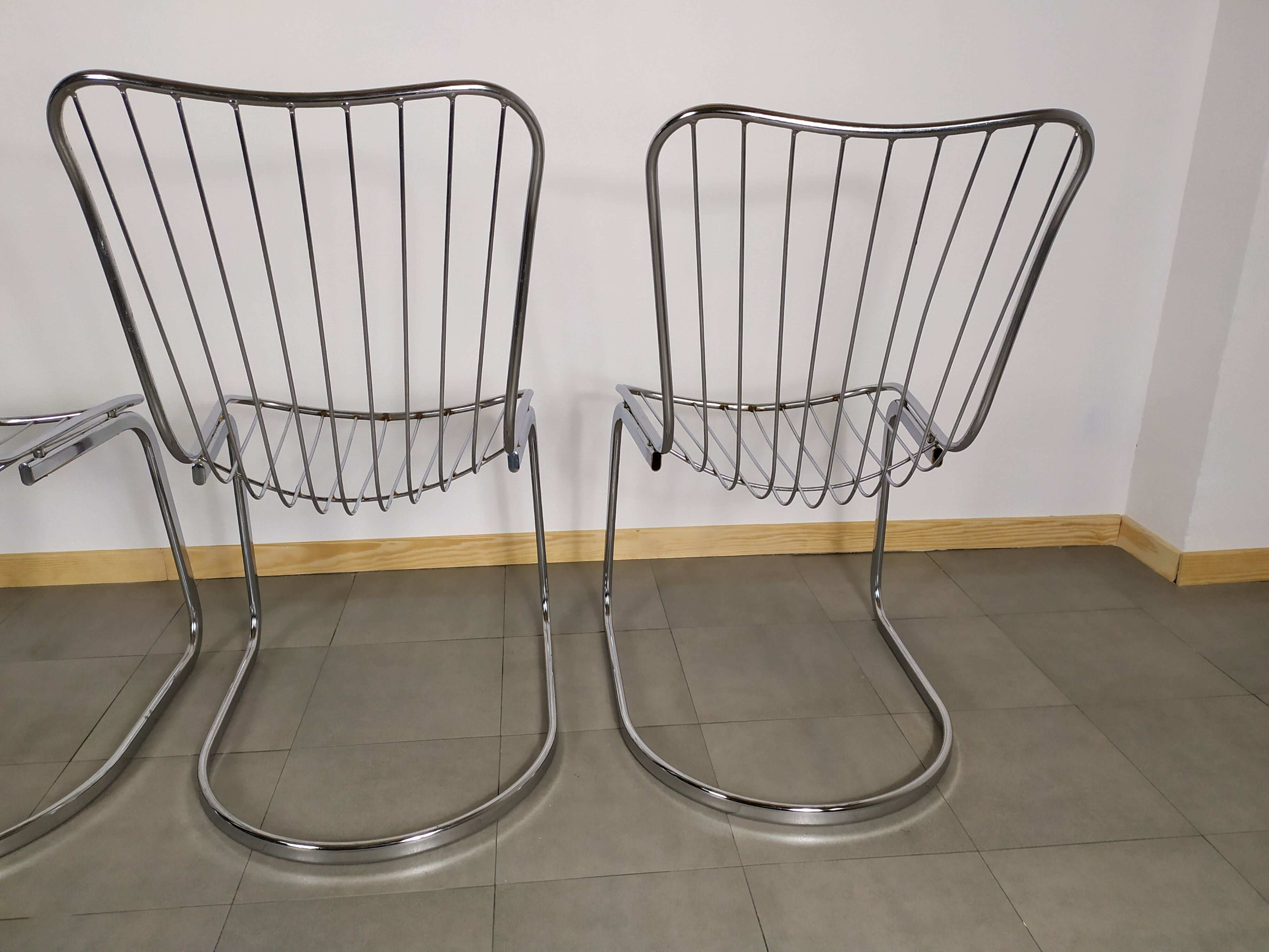 Lot de 4 chaise design en métal chromé années 70