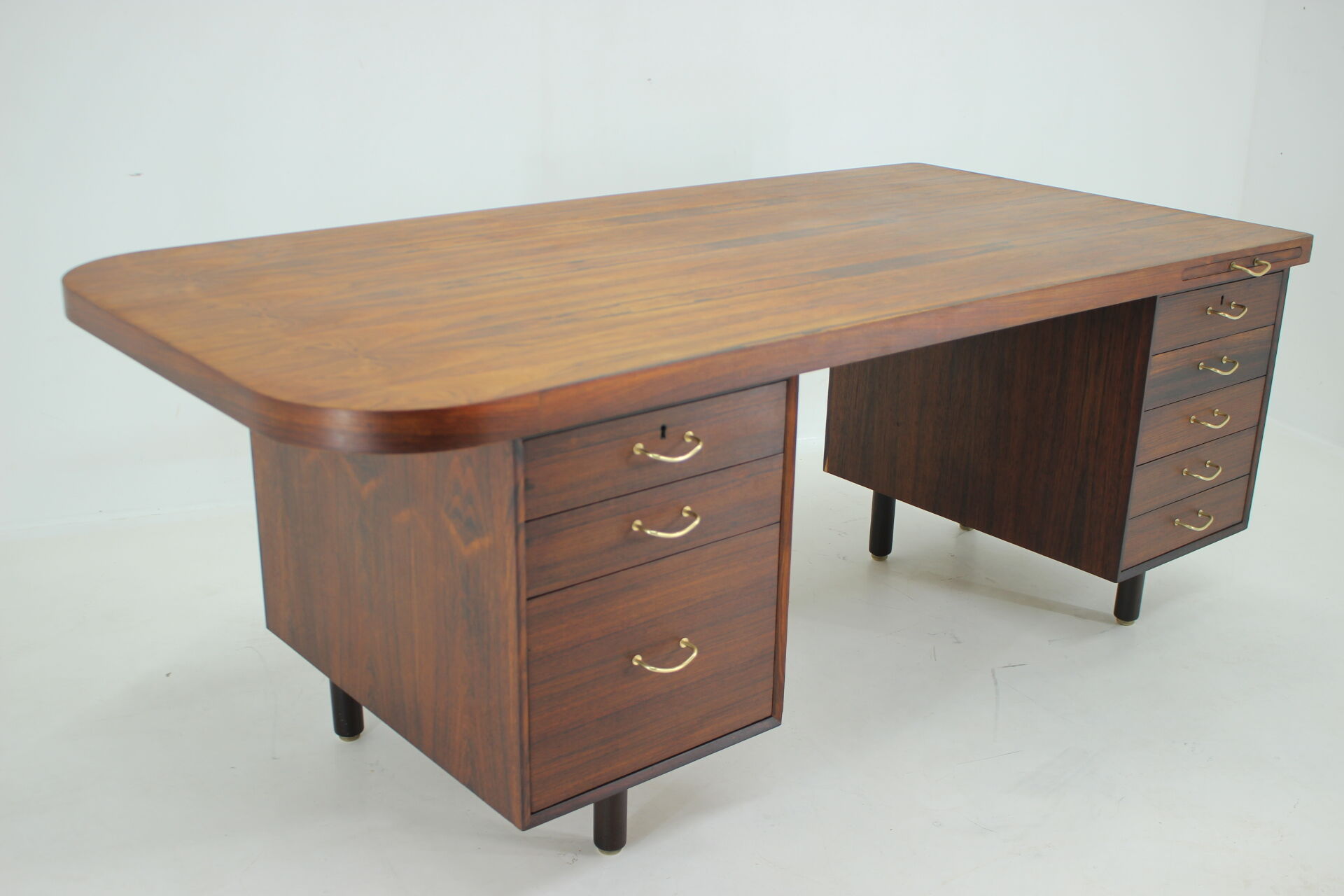 1960s Large exclusive free standing palisander desk