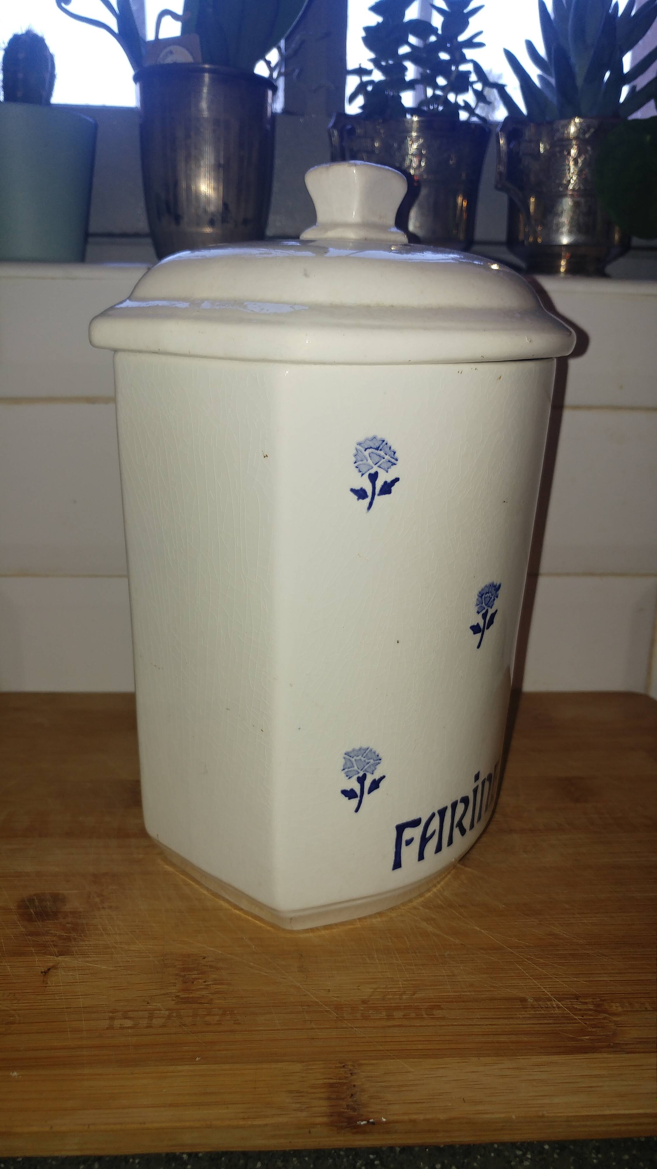 Pot à farine ancien