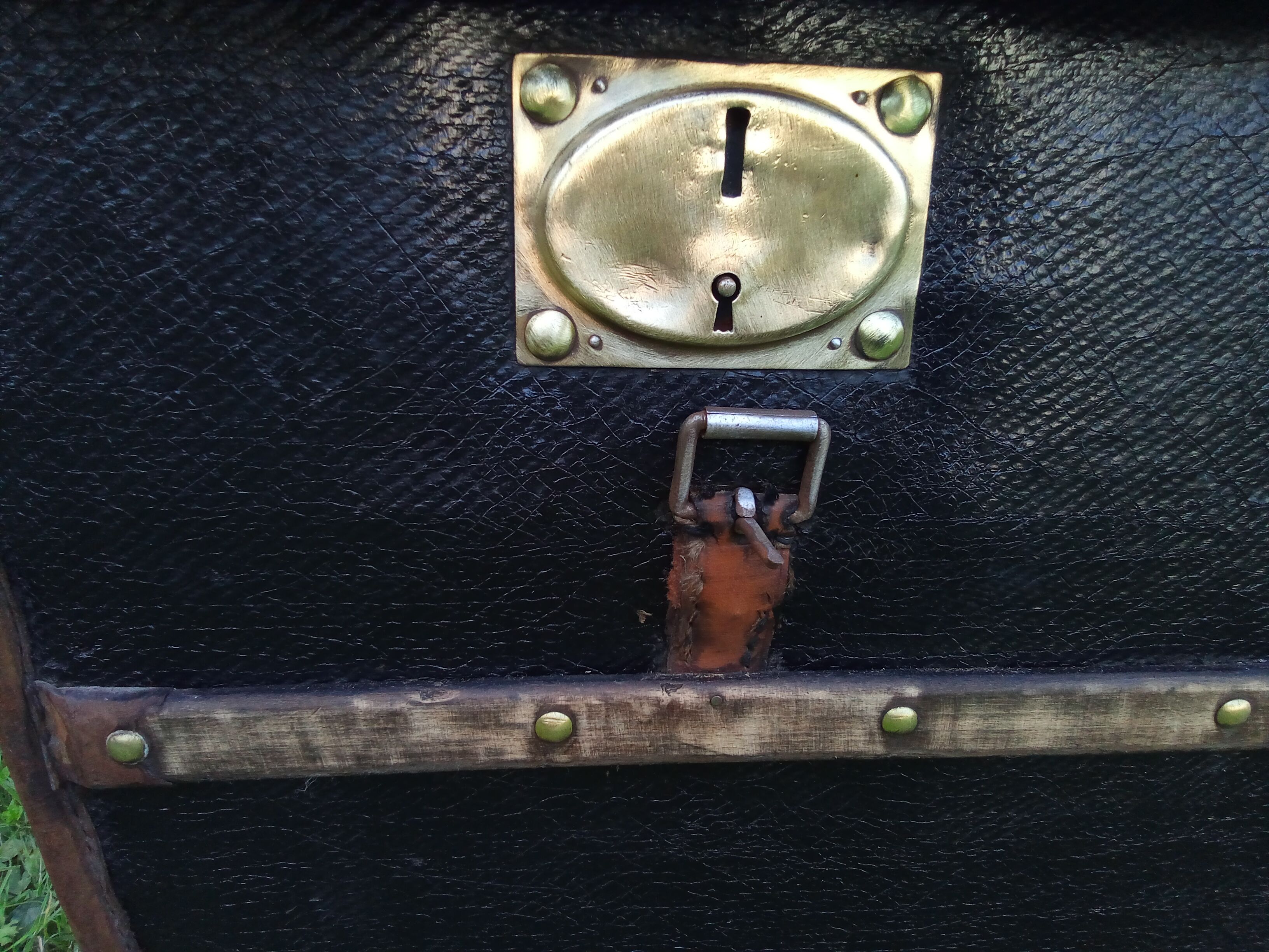 Carriage trunk leather wicker brass linen