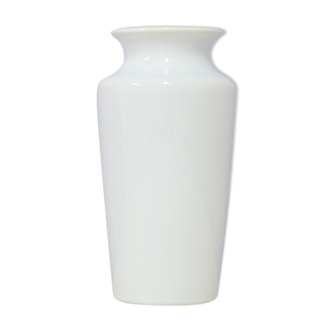 Vase en porcelaine blanche vintage