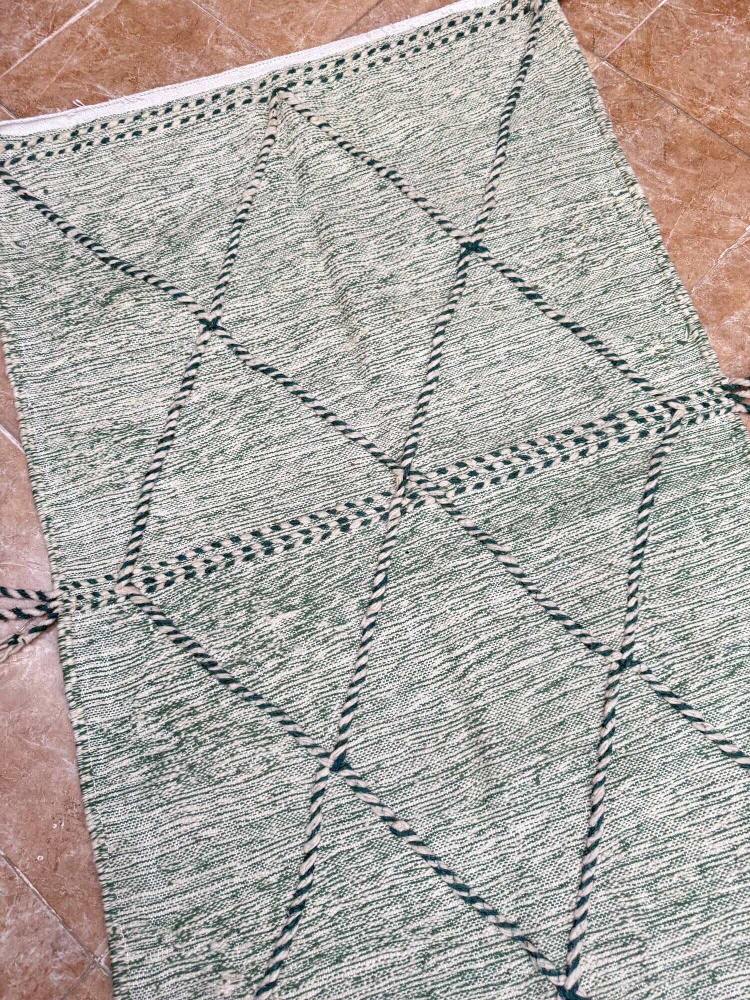 Small Moroccan Berber rug (Zanafi kilim) for bedroom and living room.