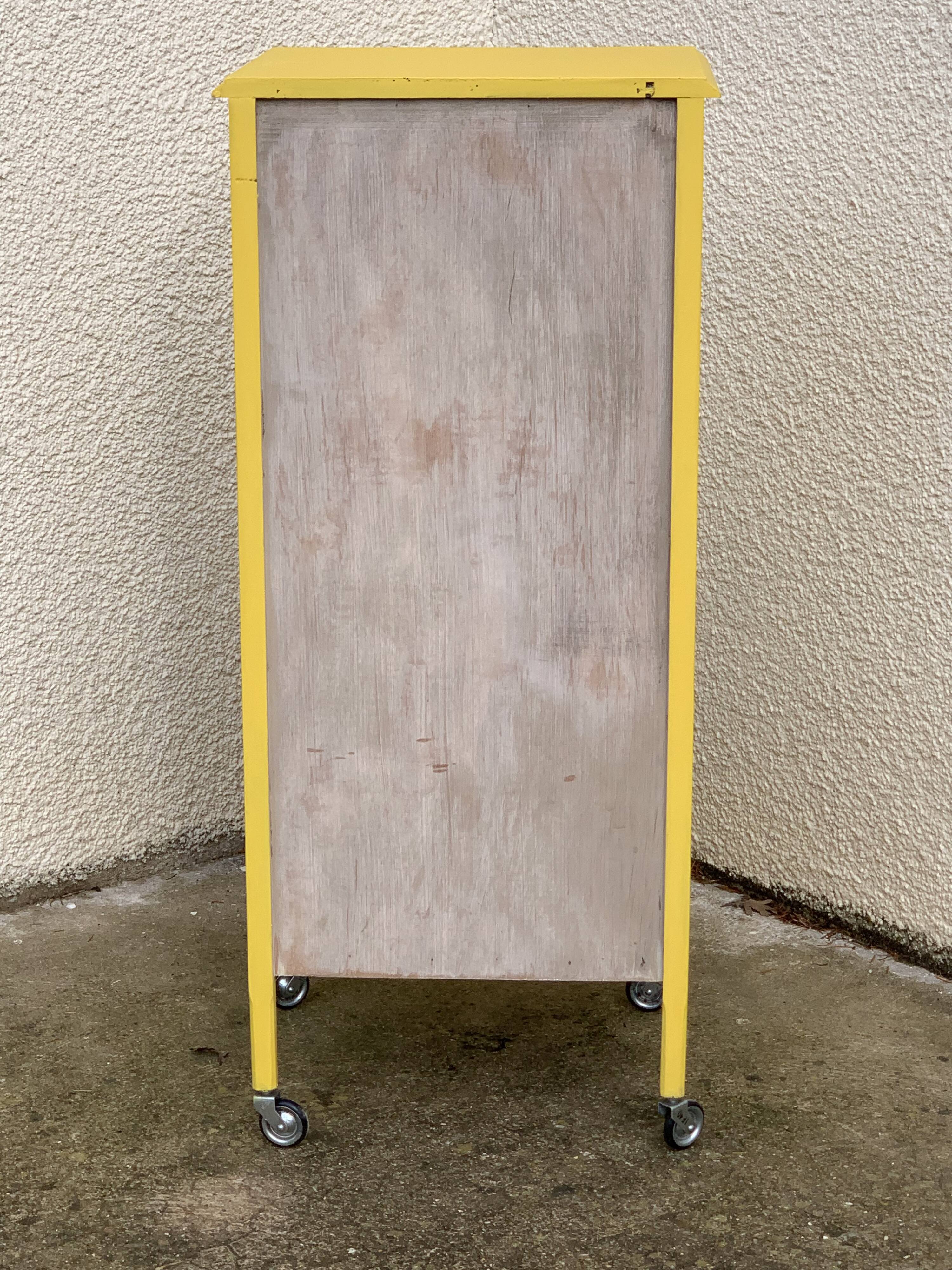 Vintage ragpicker yellow powder 1950