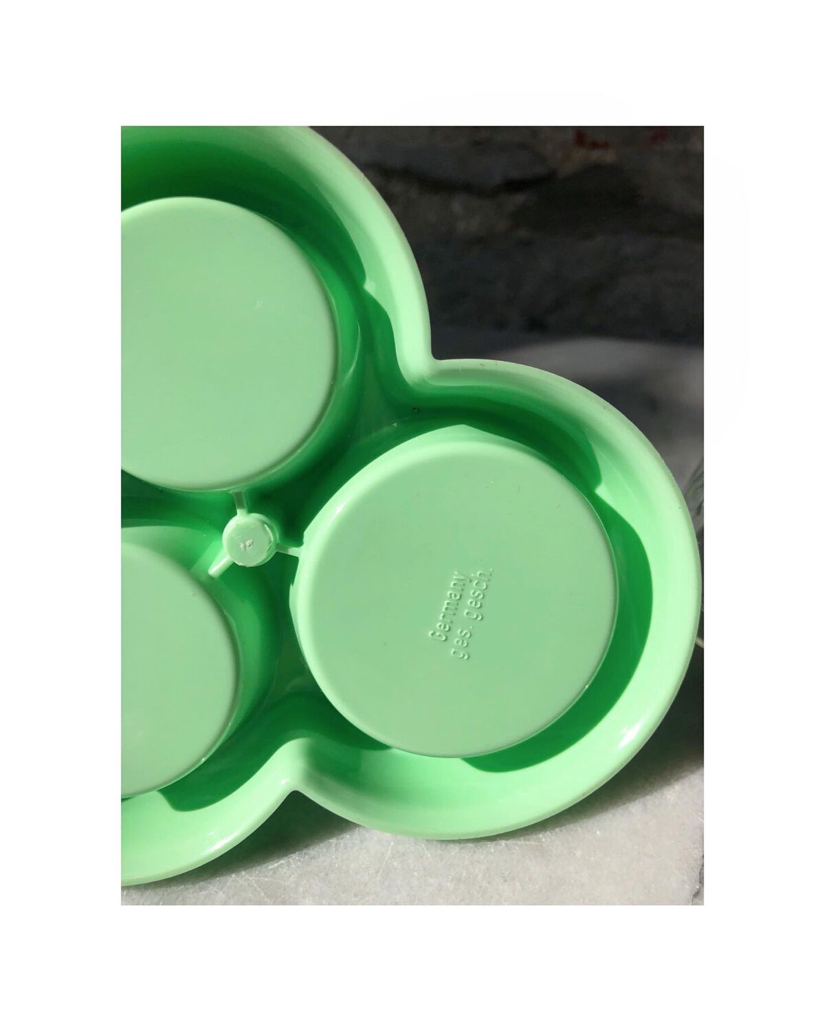 Salière et poivrière avec une torsion