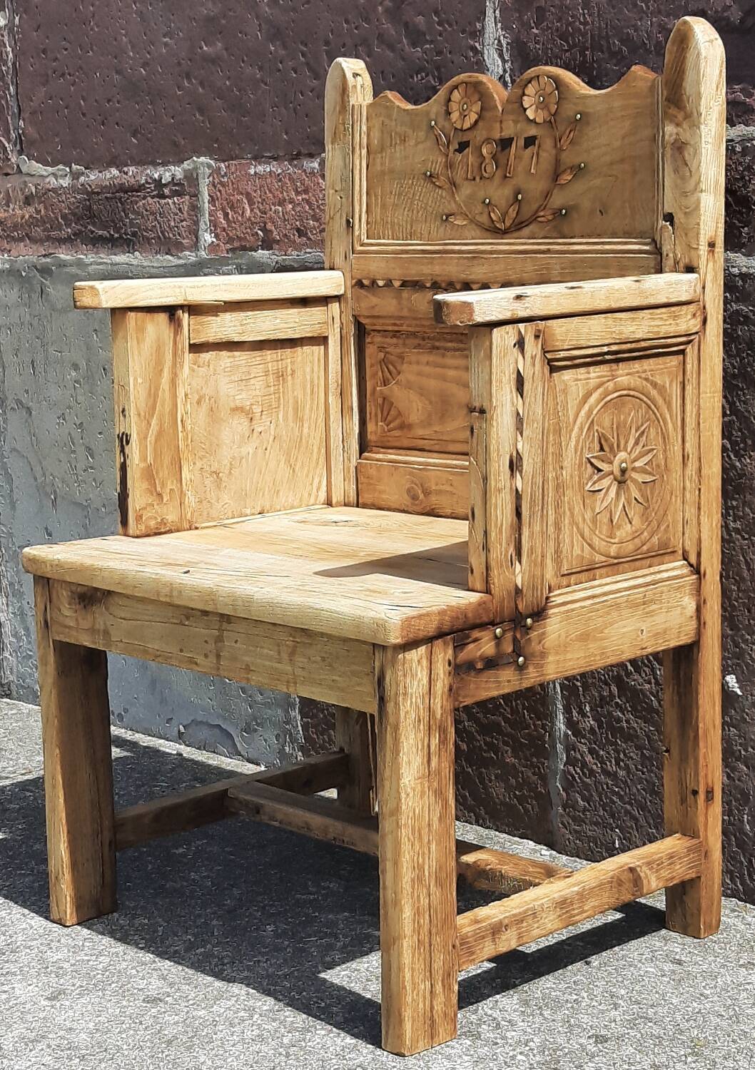 Fauteuil, chayère ou trône en bois, début 19ème siècle.
