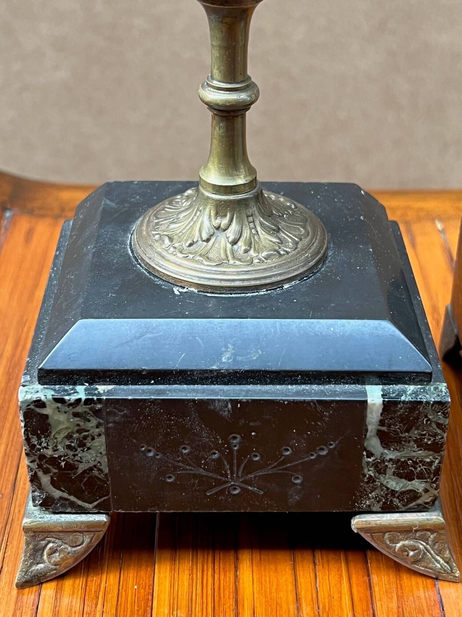 Pair of Napoleon III candlesticks. Bicolour marble, gilded bronze.
