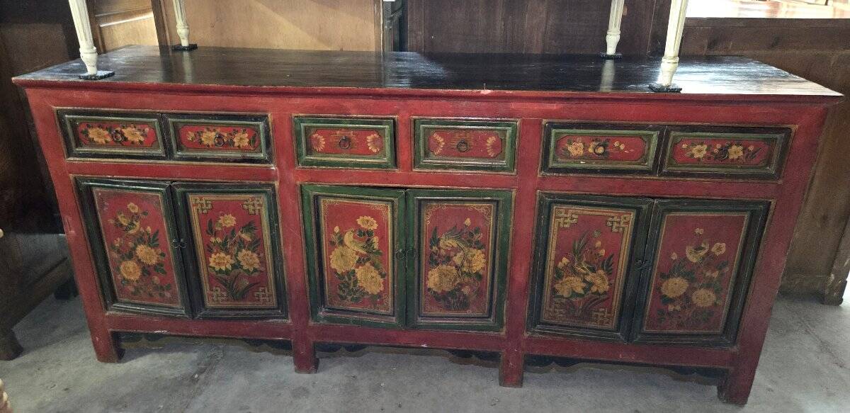 Asia 19th century: Very large lacquered wooden enfilade.