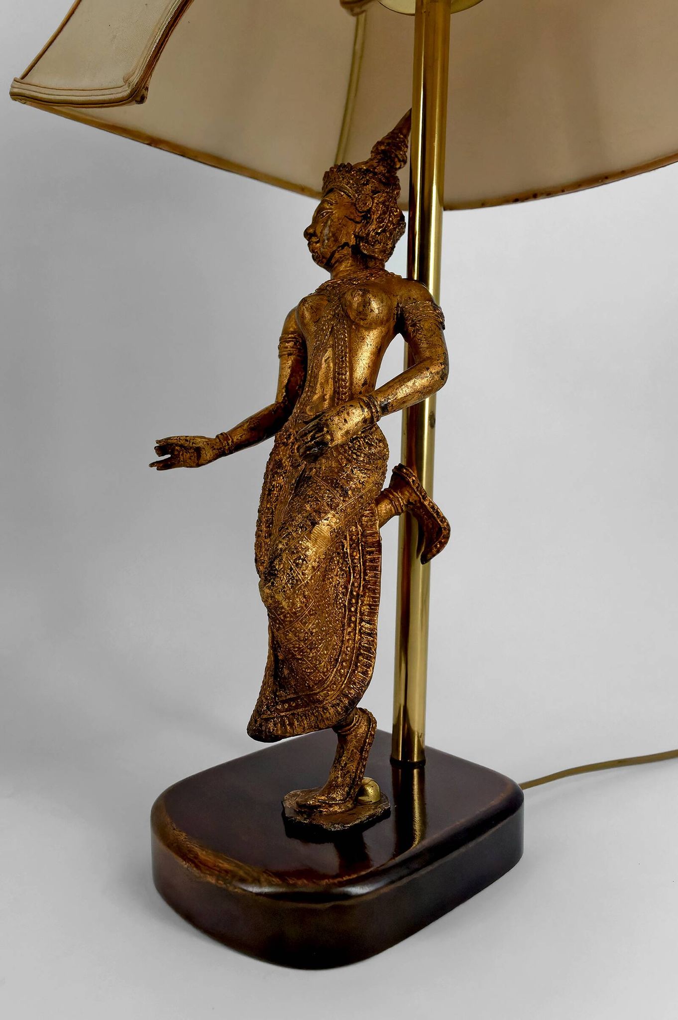 Paire de Lampes Sculpturales en Bronze Doré, Danseuses Thaïs, XXe
