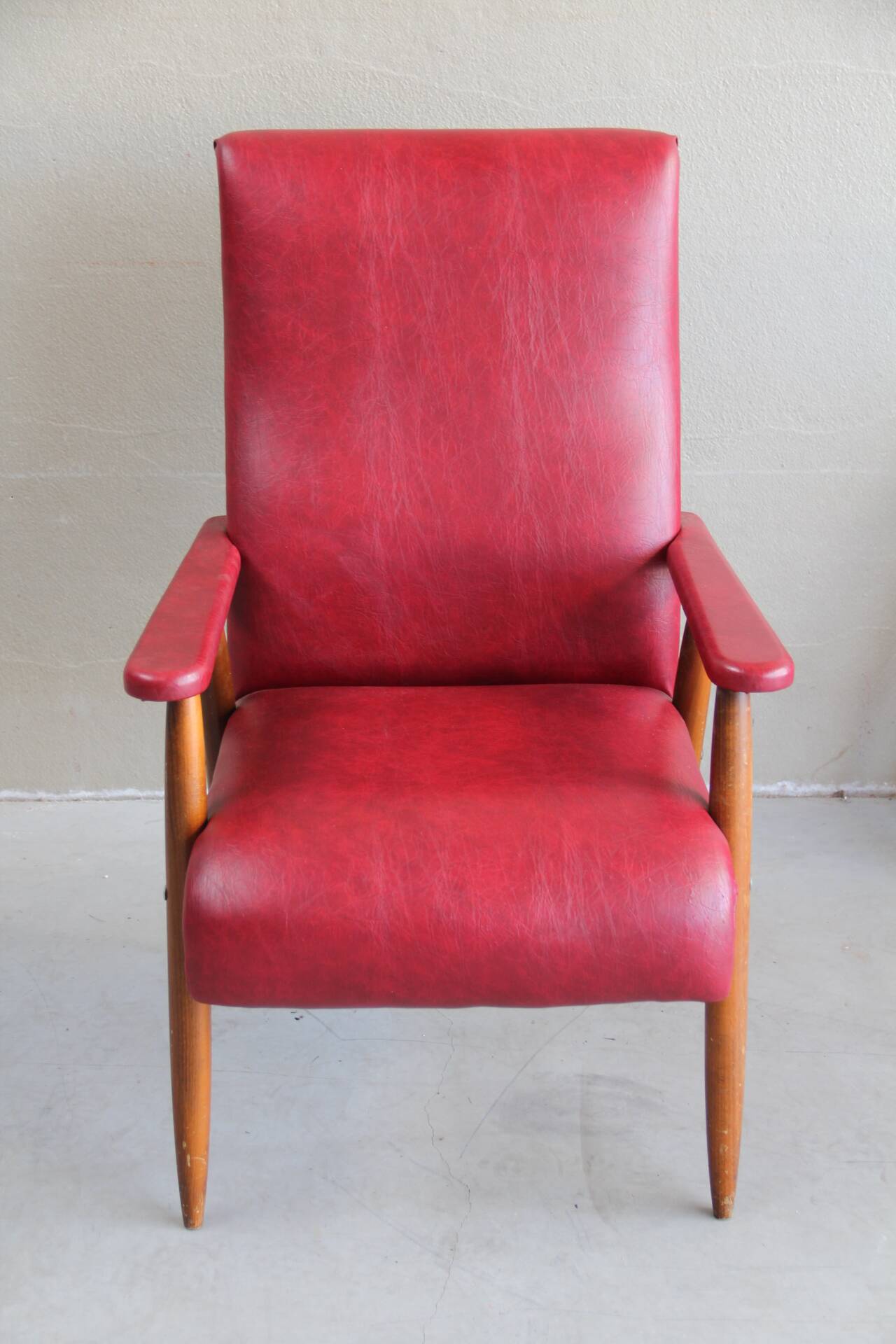 Fauteuil vintage en skaï rouge