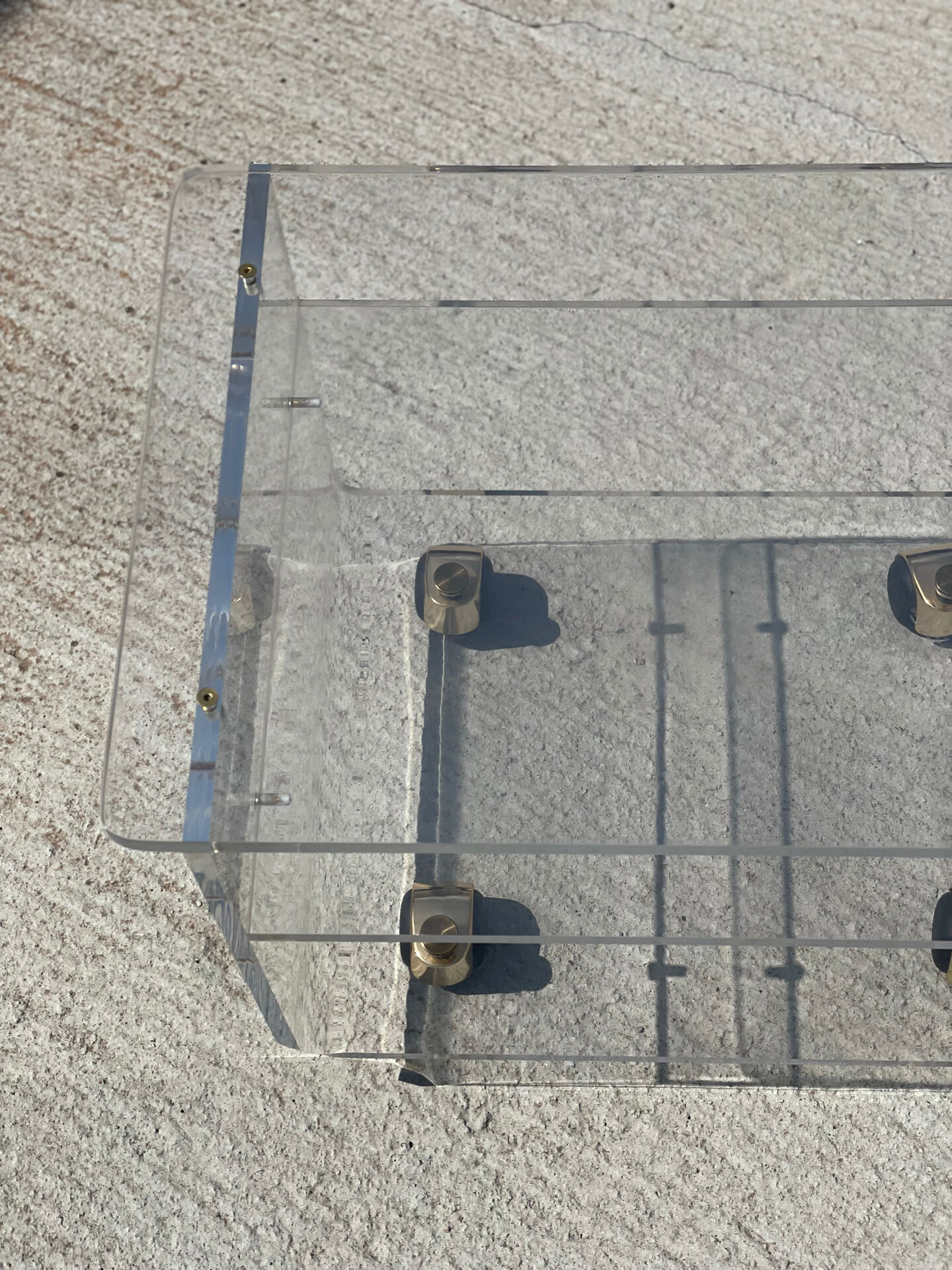 Table de dessert en plexiglas par David Lange – Les Invisibles du Marais, années 1970