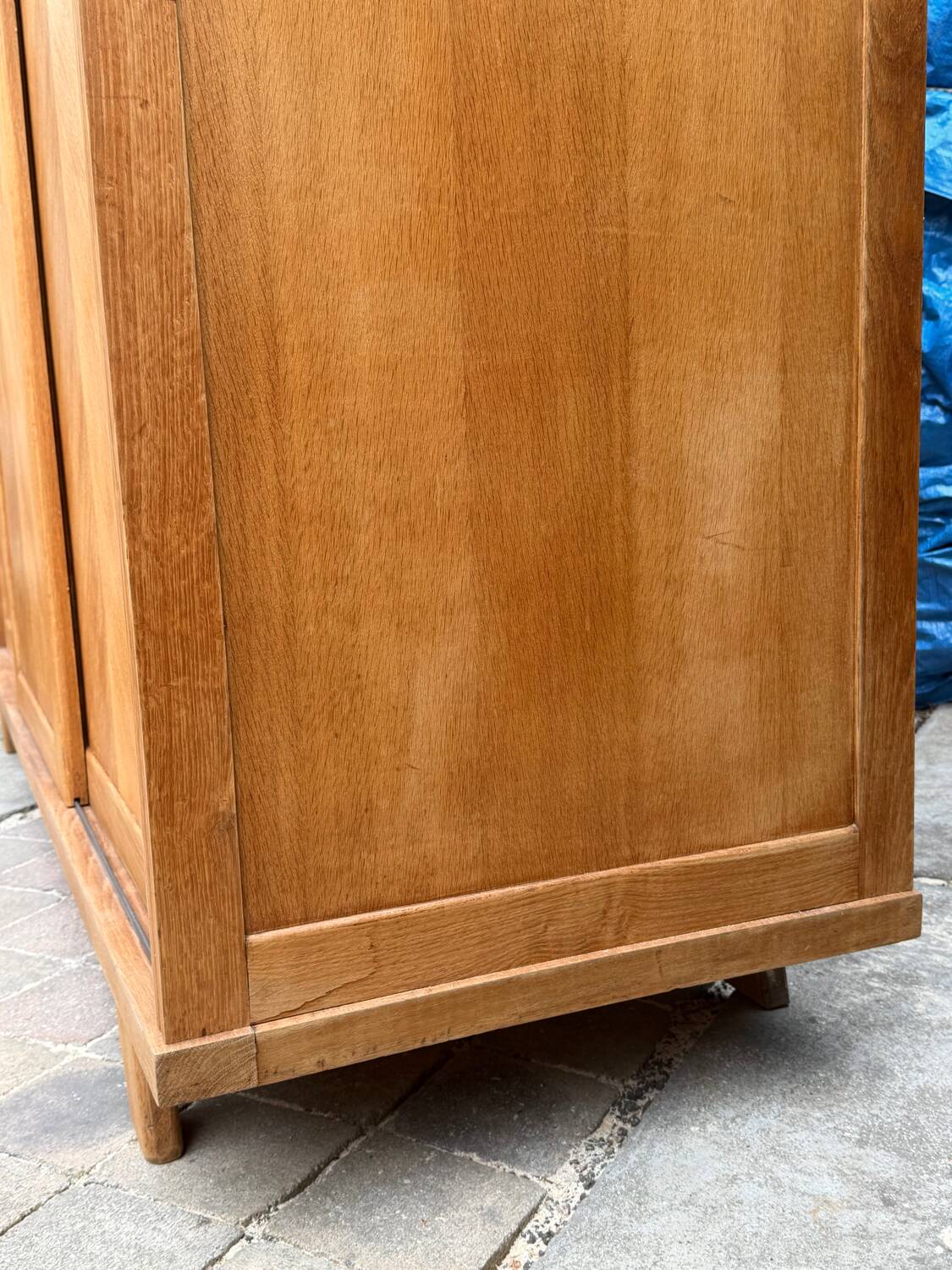 Armoire parisienne penderie porte coulissante chêne brut massif 1960