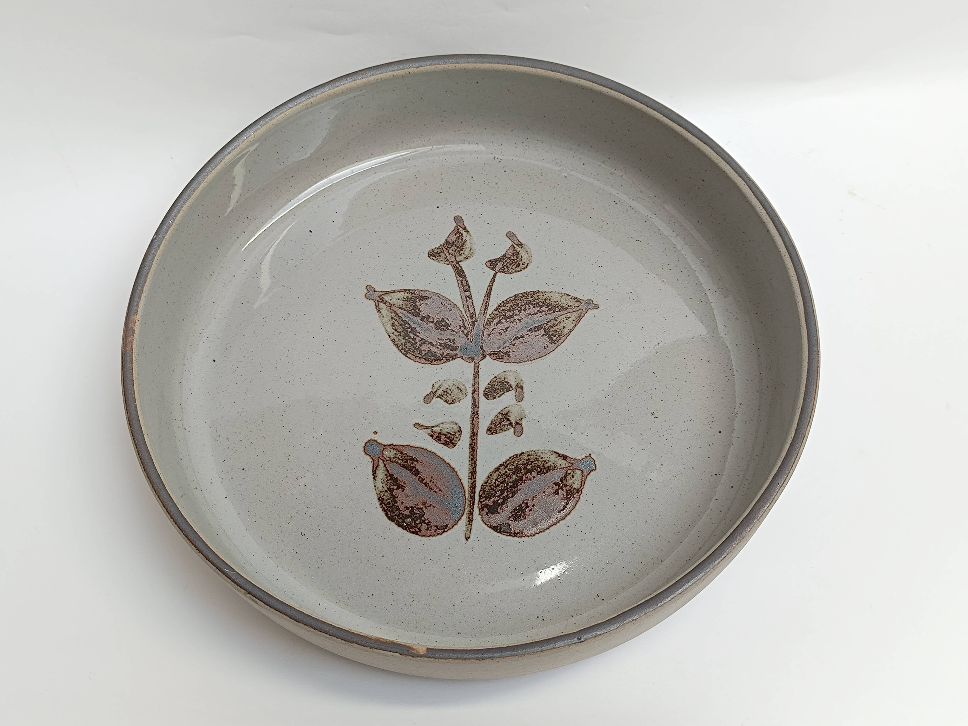 Hollow Arnon stoneware serving dish