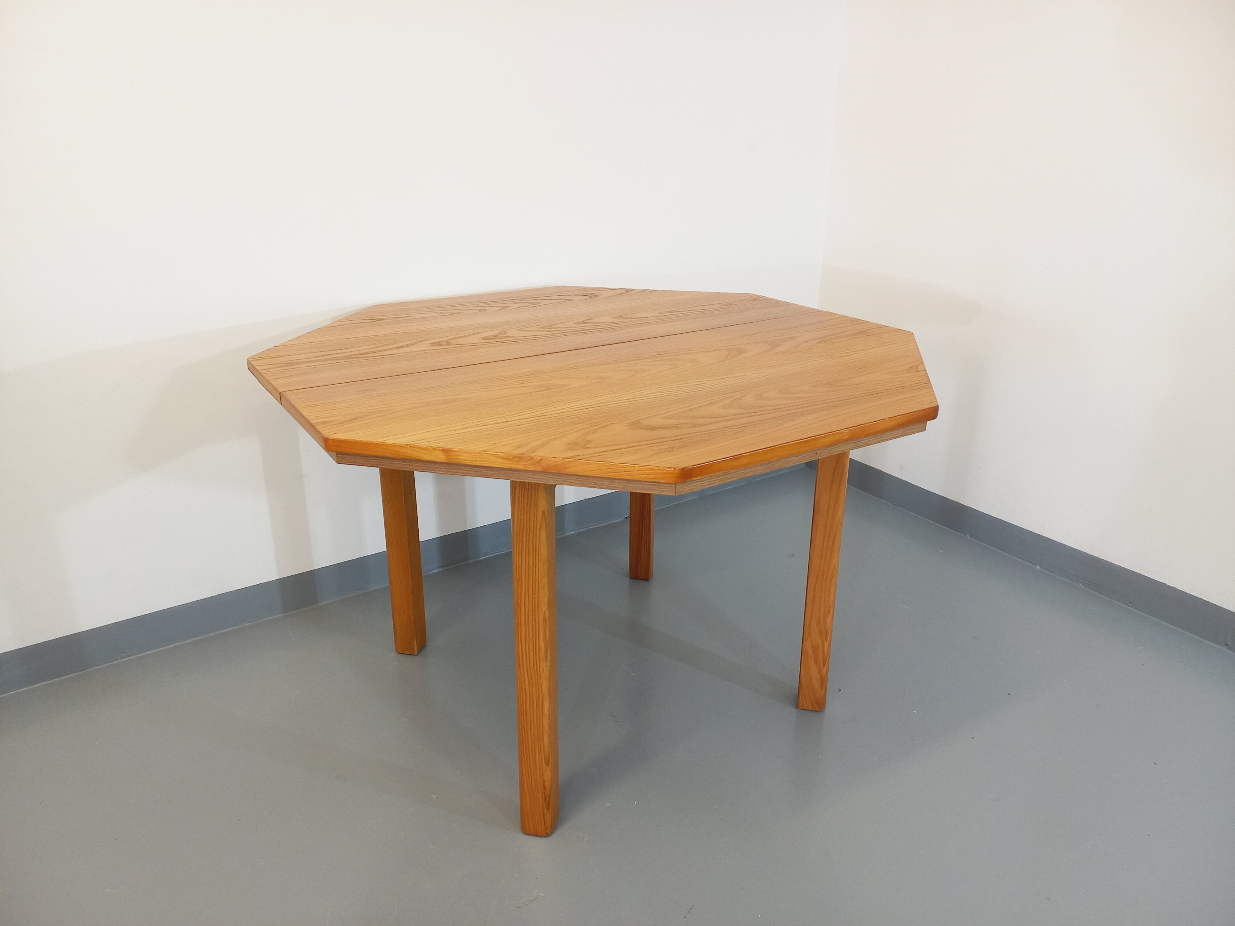 Table octogonale vintage des années 80 en orme avec rallonge