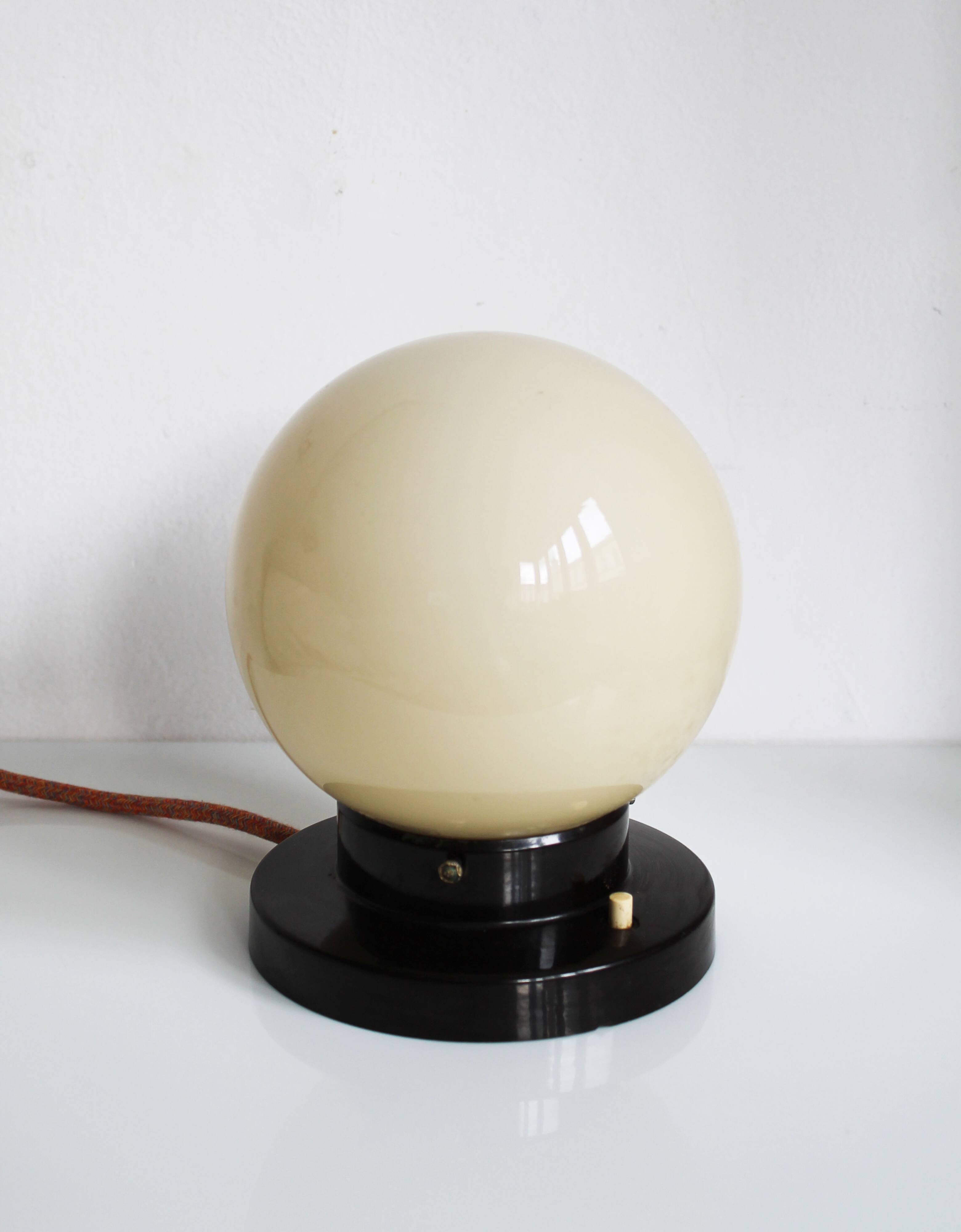 Lampe Bakélite fonctionnelle originale des années 1930 – Lumière de table ou murale