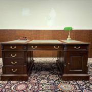 Classic English Vintage Desk Partnerdesk