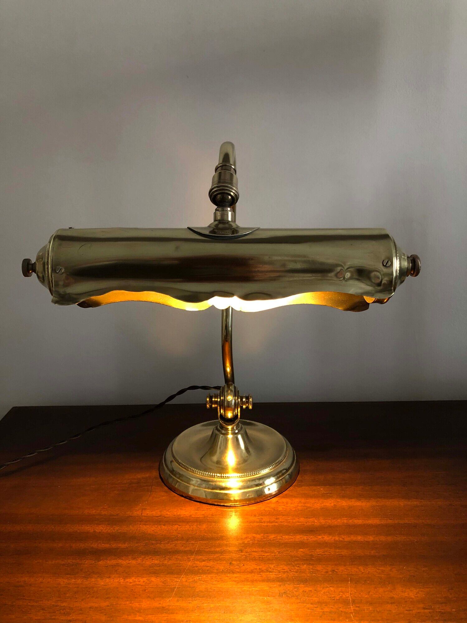 Articulated desk lamp called notary or brass banker 1900 - 1930