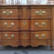 Crossbow chest of drawers in walnut, 17th century, Louis XV