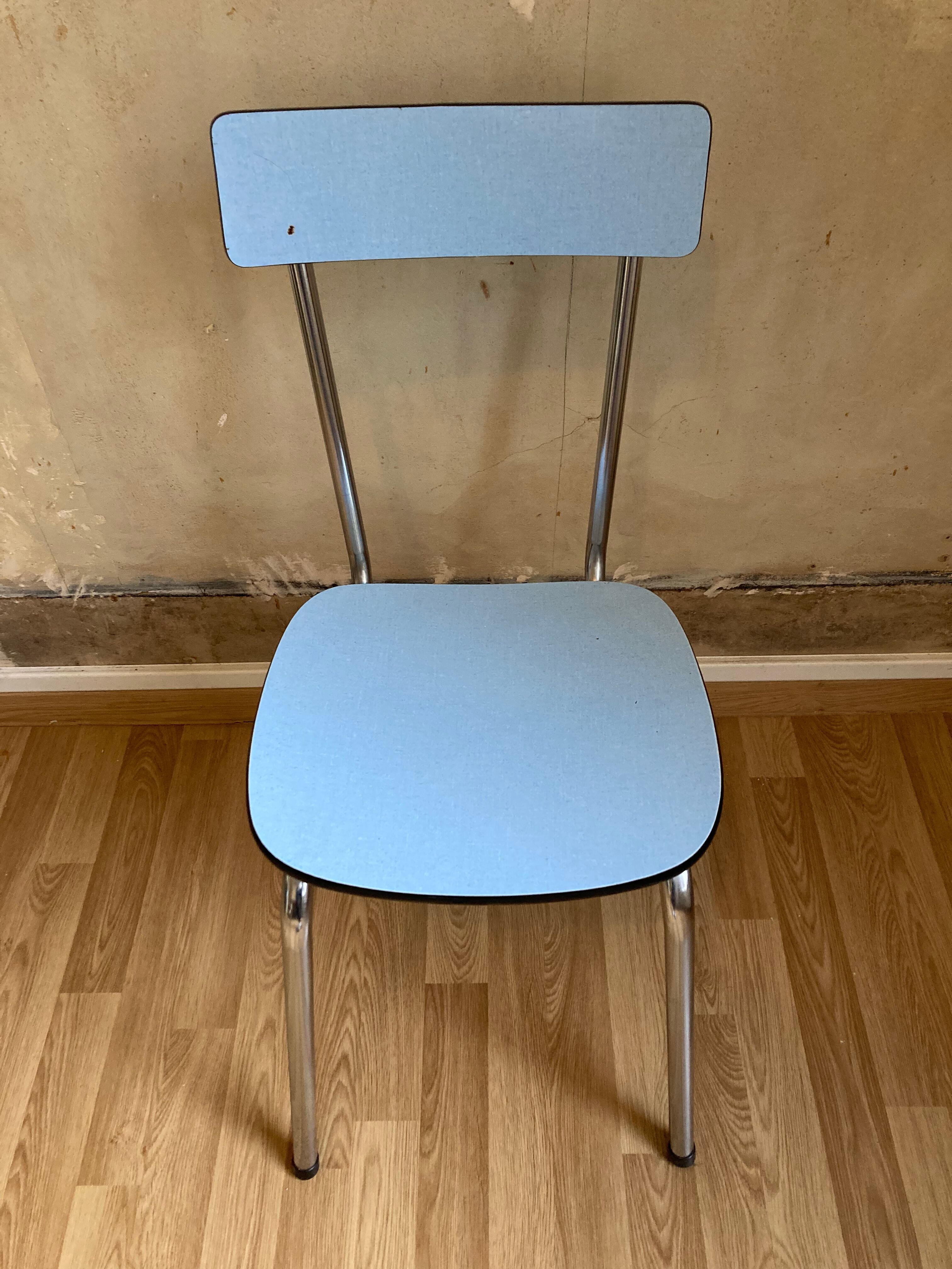 Chaise formica bleue
