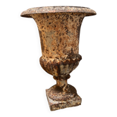 Vase Médicis en fonte avec casse et manque