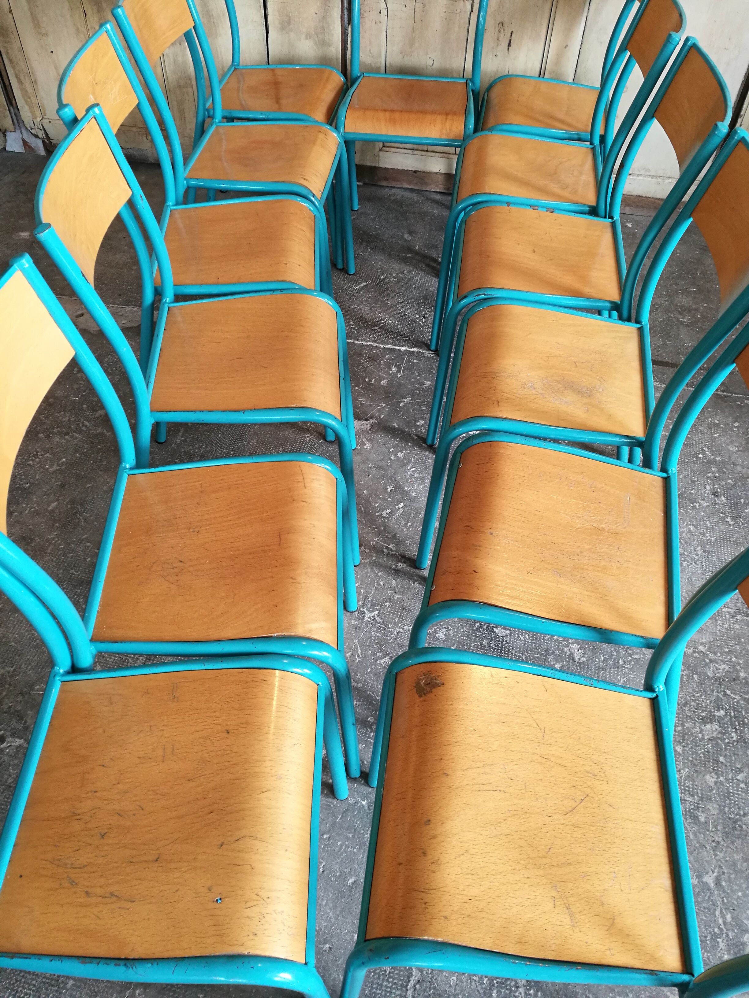 Lot of 13 adult Mullca school chairs