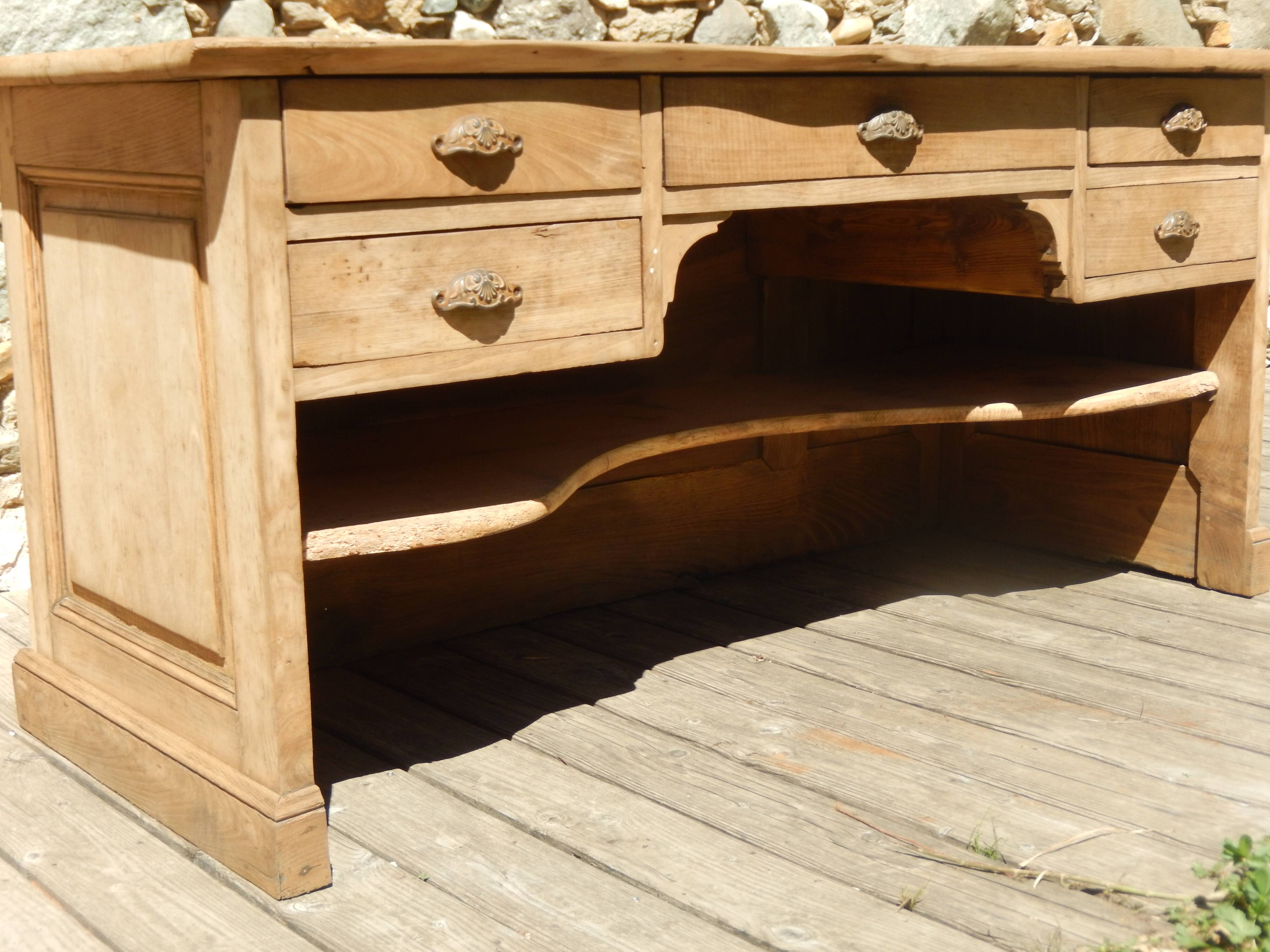 Exceptional commercial bank counter, professional furniture, kitchen island.