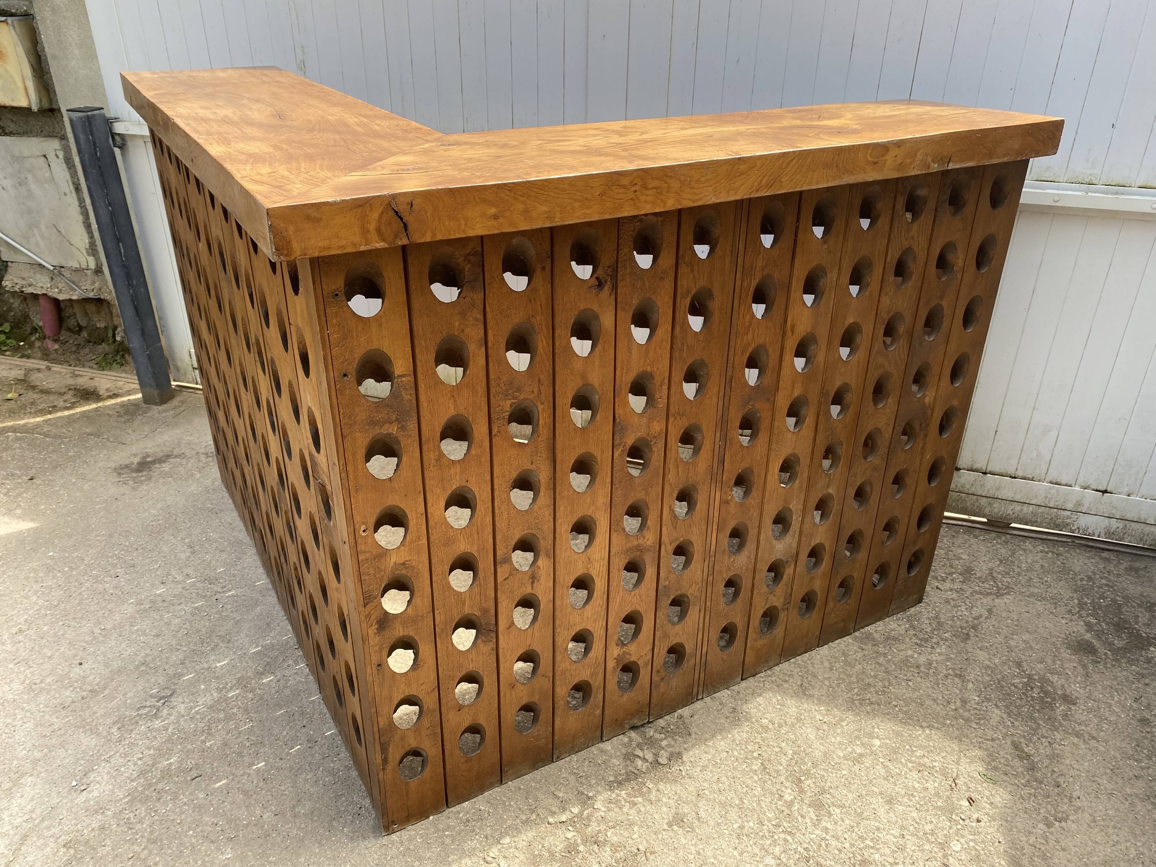 L-shaped walnut solid wood bar, professional furniture, bistro counter, reception.