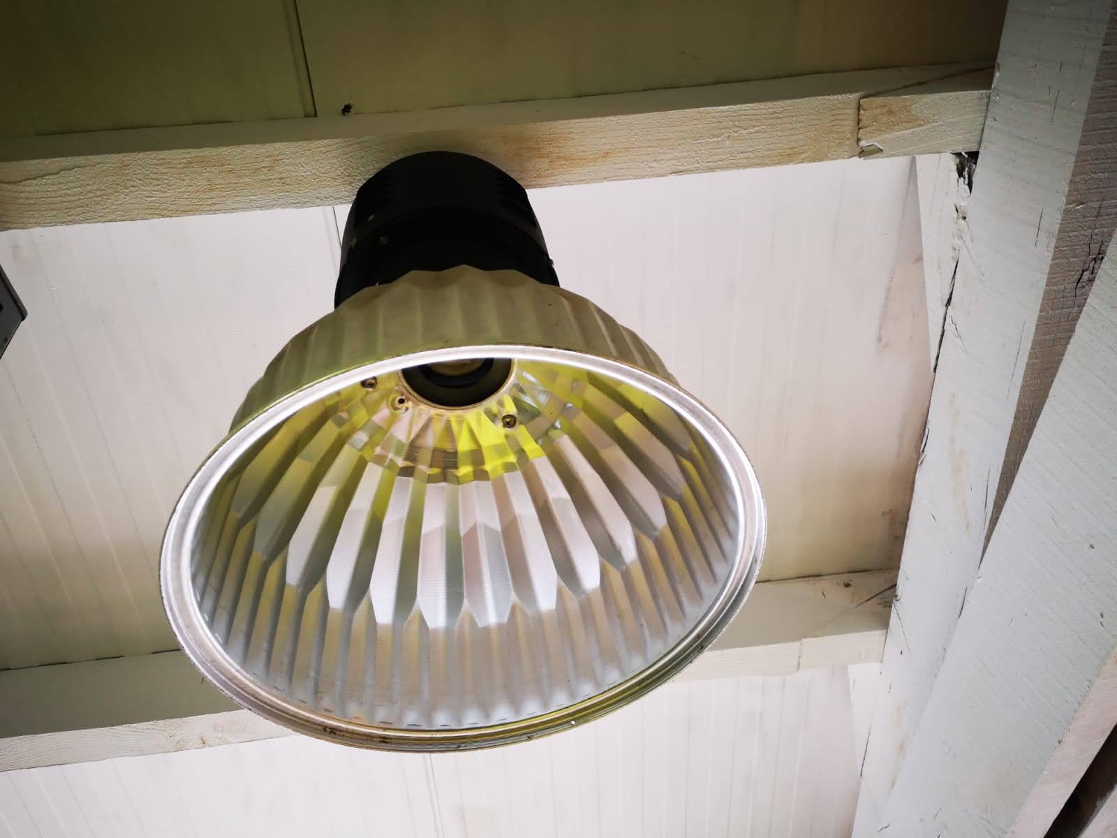 Black and metal industrial hanging lamp