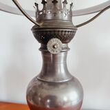 Lampe à Huile Kosmos Brenner En étain Avec Globe En Opaline Blanche
