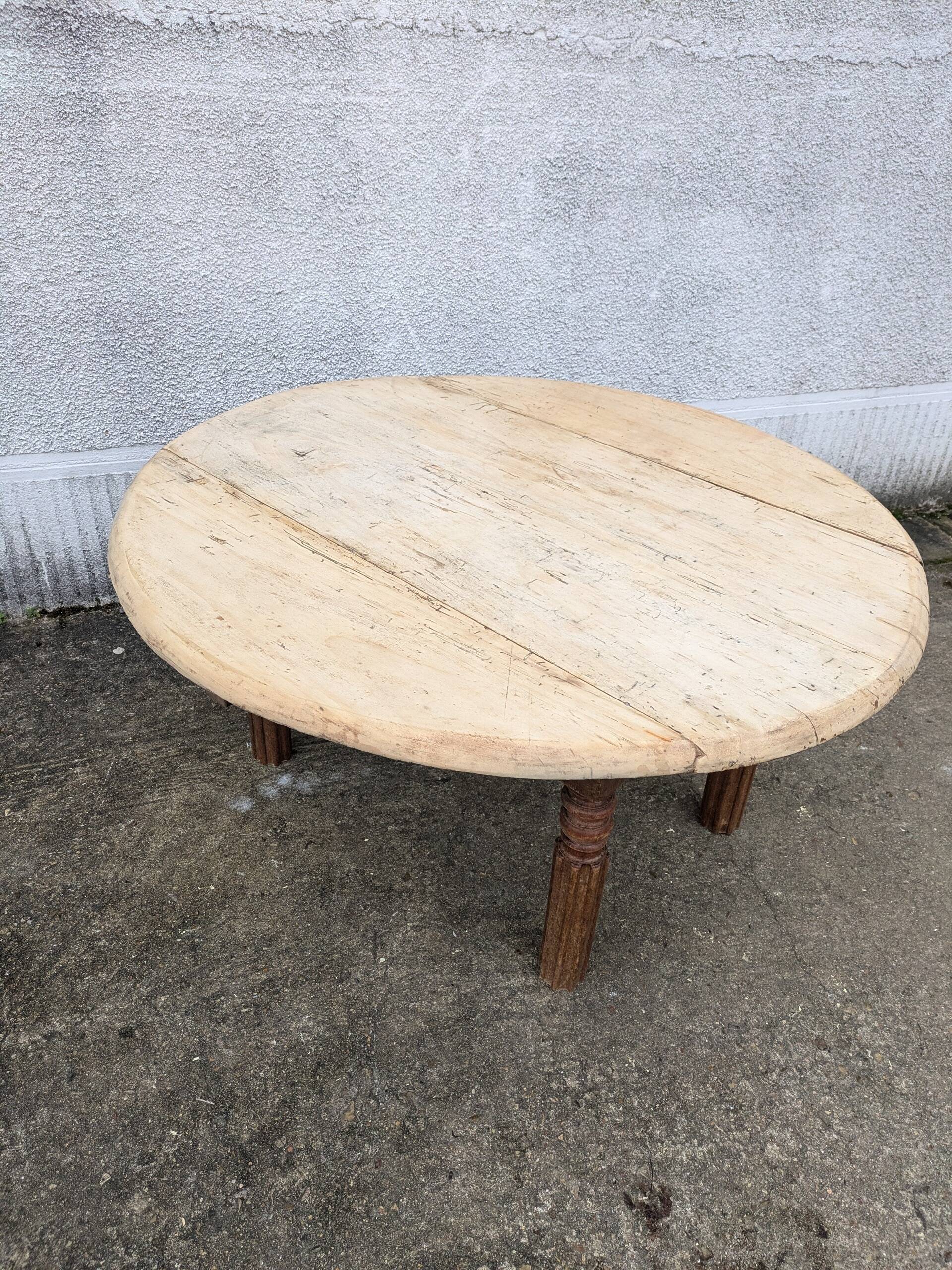 Round coffee table