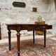 Bureau double face en bois naturel de style Louis XVI