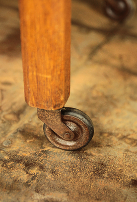 Serving in varnished chestnut and red leather