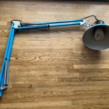 Twist style articulated lamp