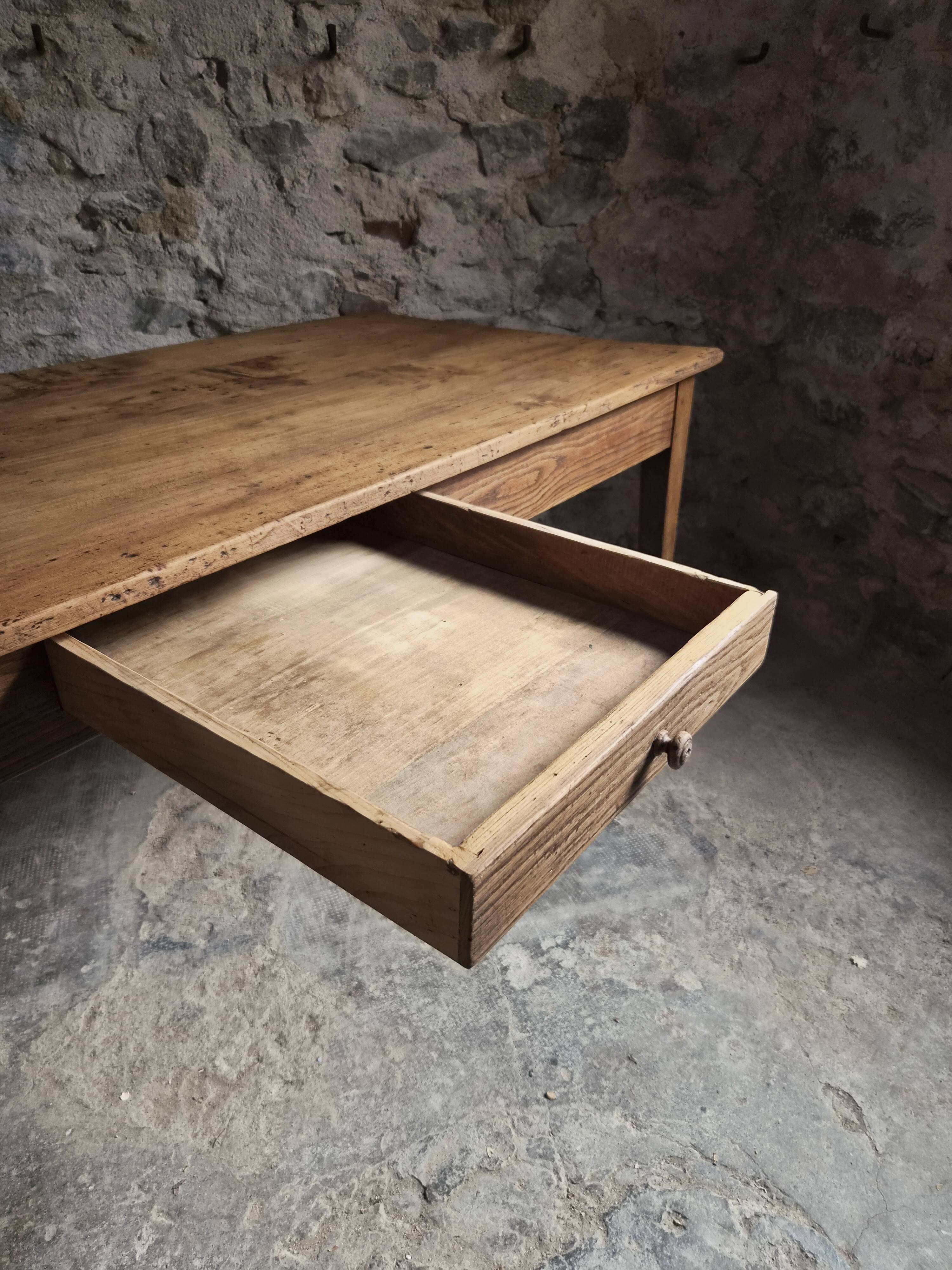 Antique French farmhouse dining table in oak and poplar, 1850–1900