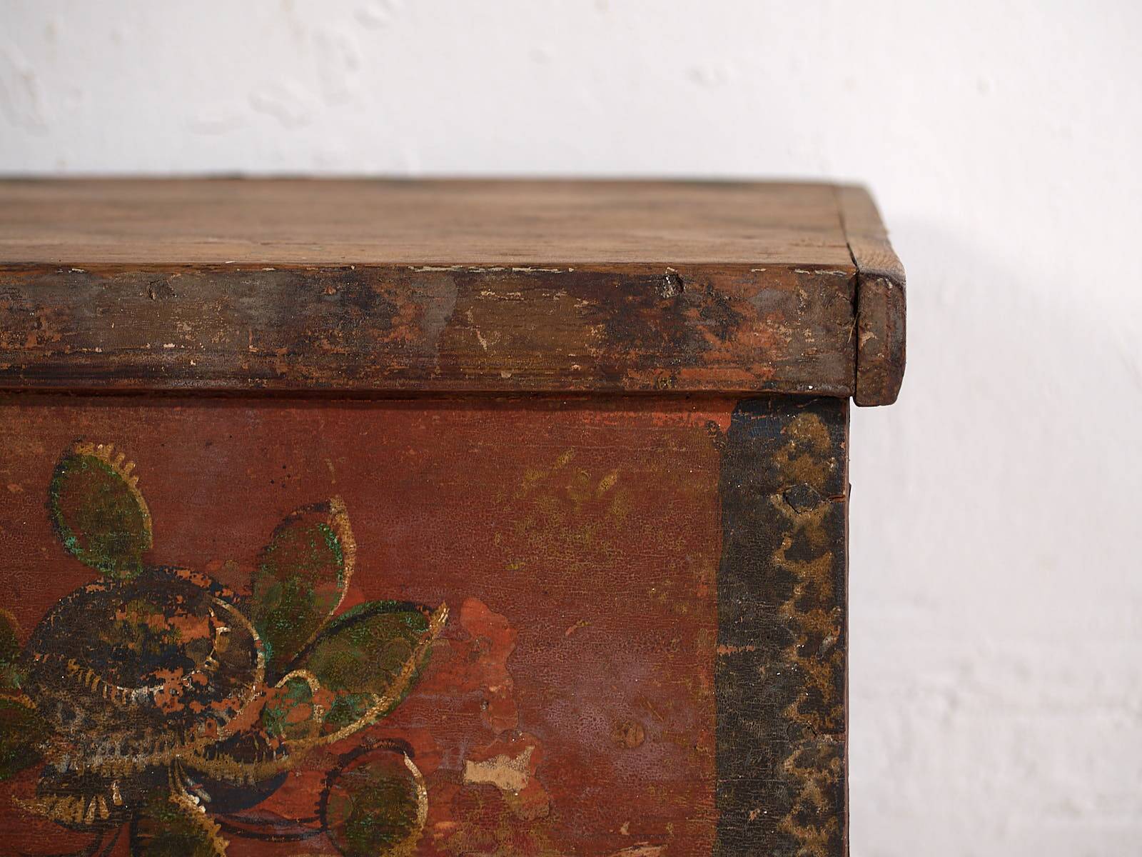 Small antique chest with floral motifs (c.1920)