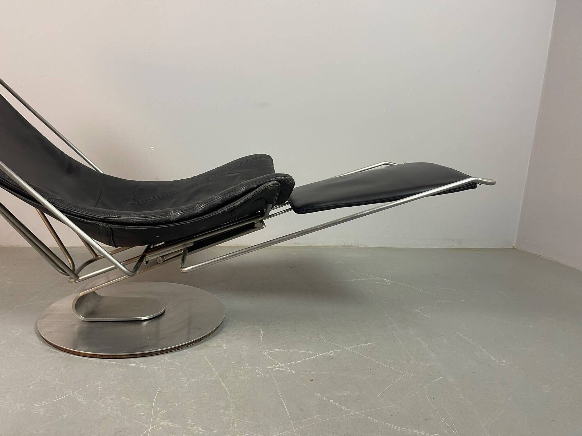 Mid-Century Danish Design ‘Interdane’ Lounge Chair in Black & Red