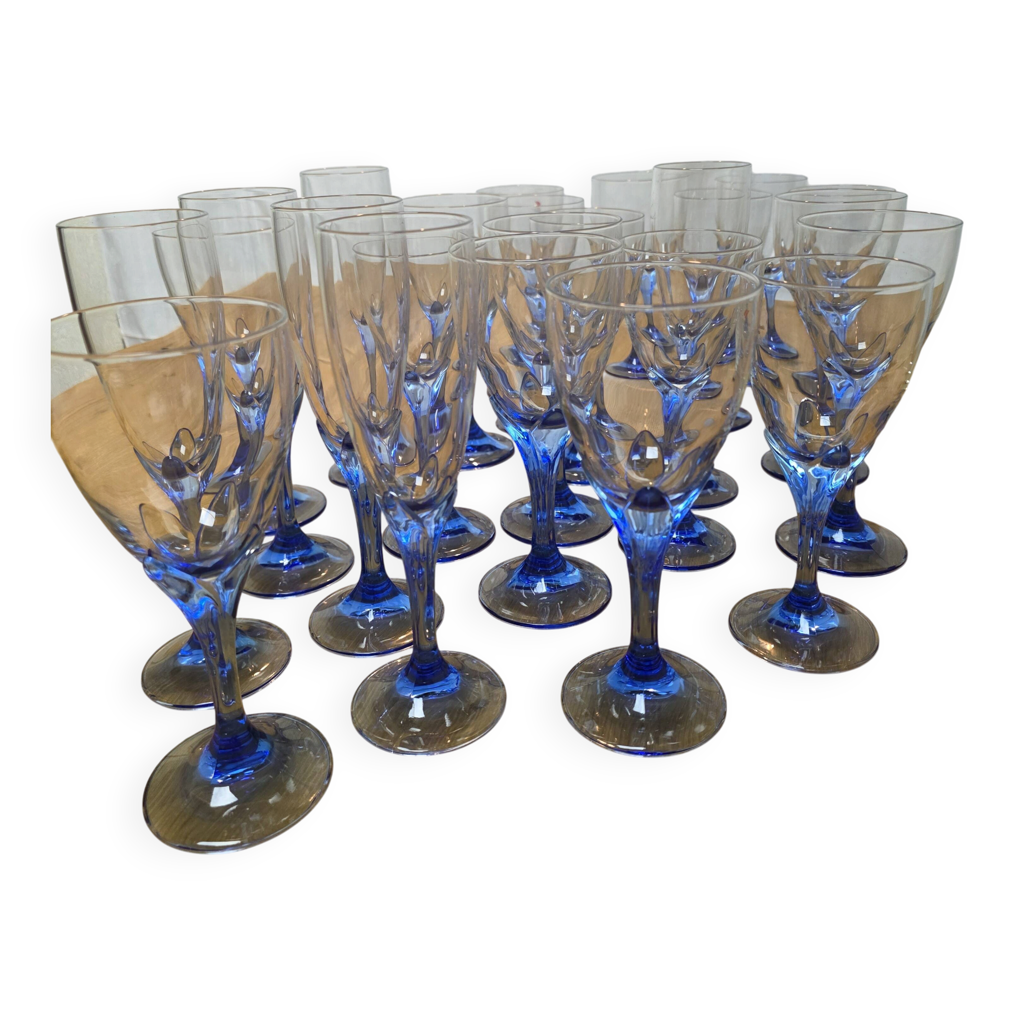 Service of 30 blue footed glasses.