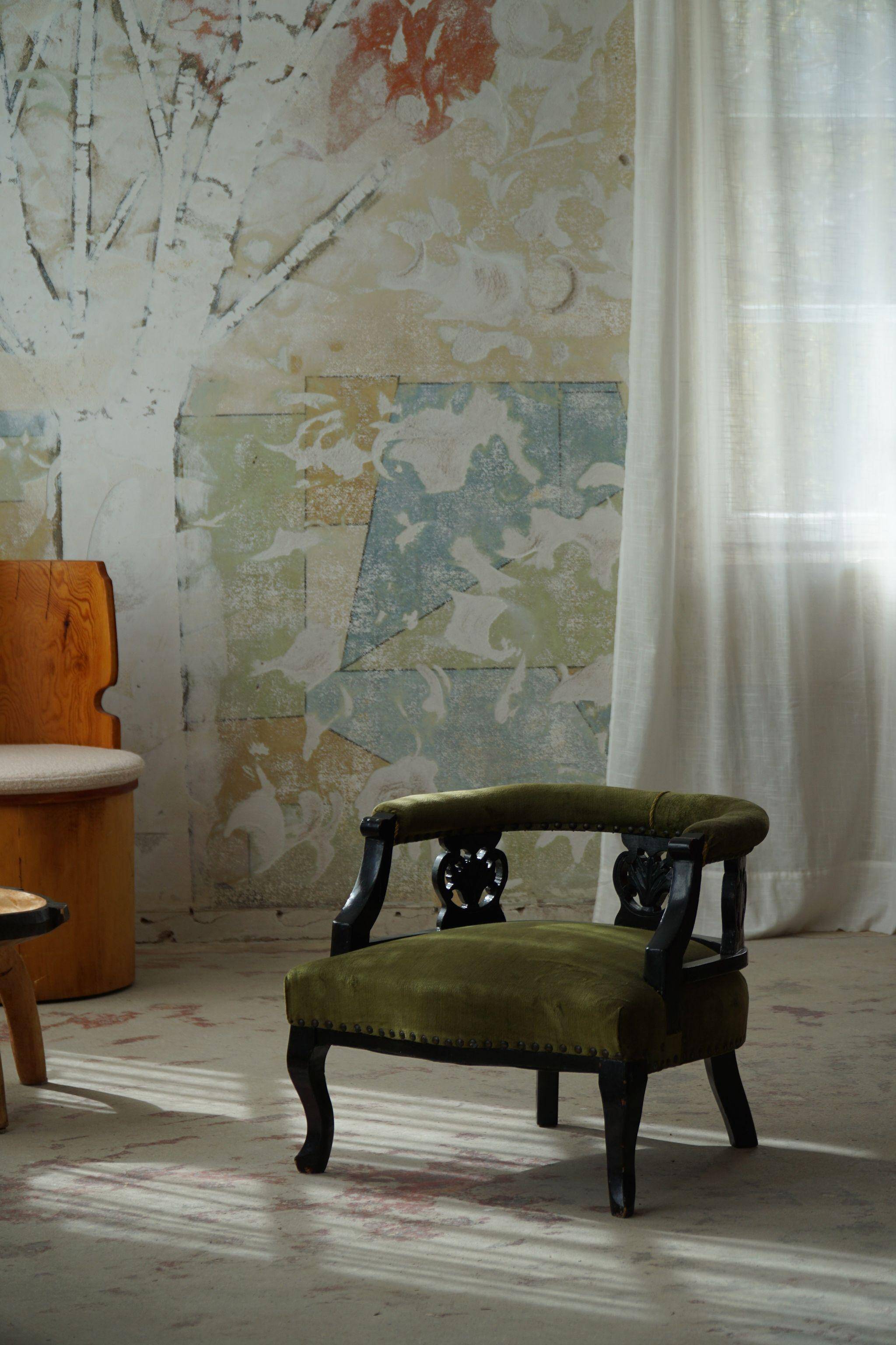 Victorian English decorative chair, velvet and wood, late 19th century.