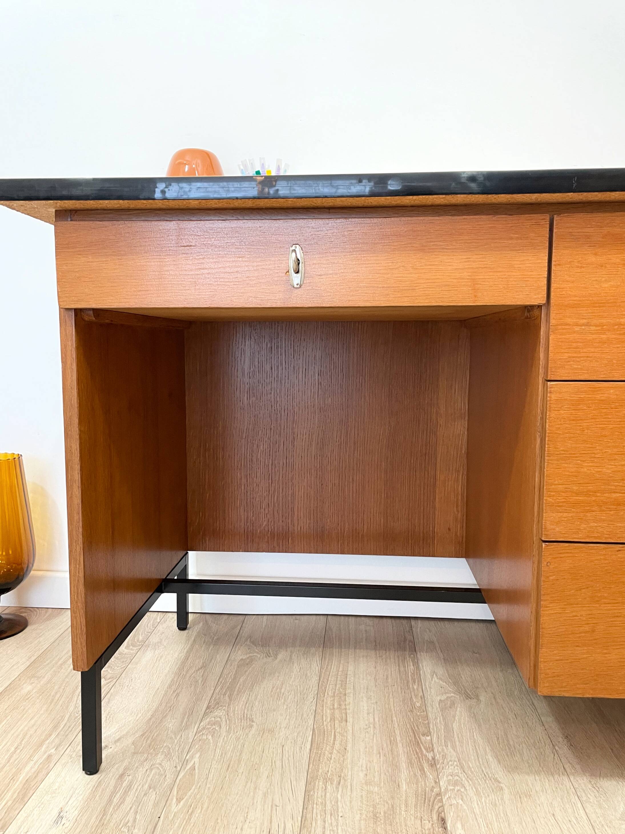 Bureau vintage bois & formica – années 60/70