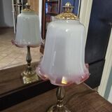 Small tulip-shaped table lamp in frosted glass, mushroom style.