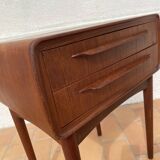 Vintage Scandinavian design bedside table in teak by the Danish Andersen.