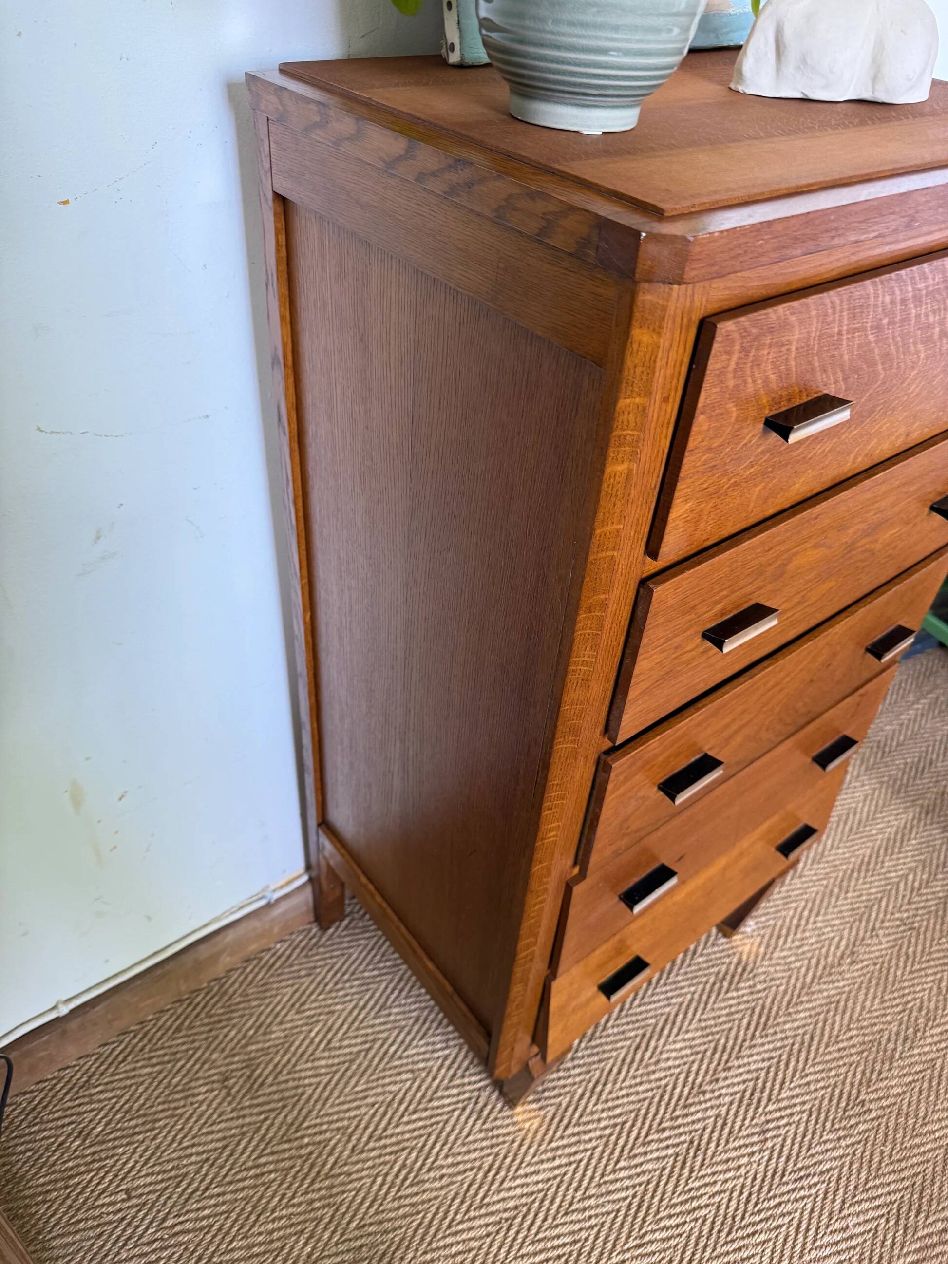Vintage oak chest of drawers with oak veneer