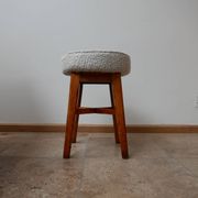 Paire de tabourets anglais du milieu du siècle avec rembourrage neuf