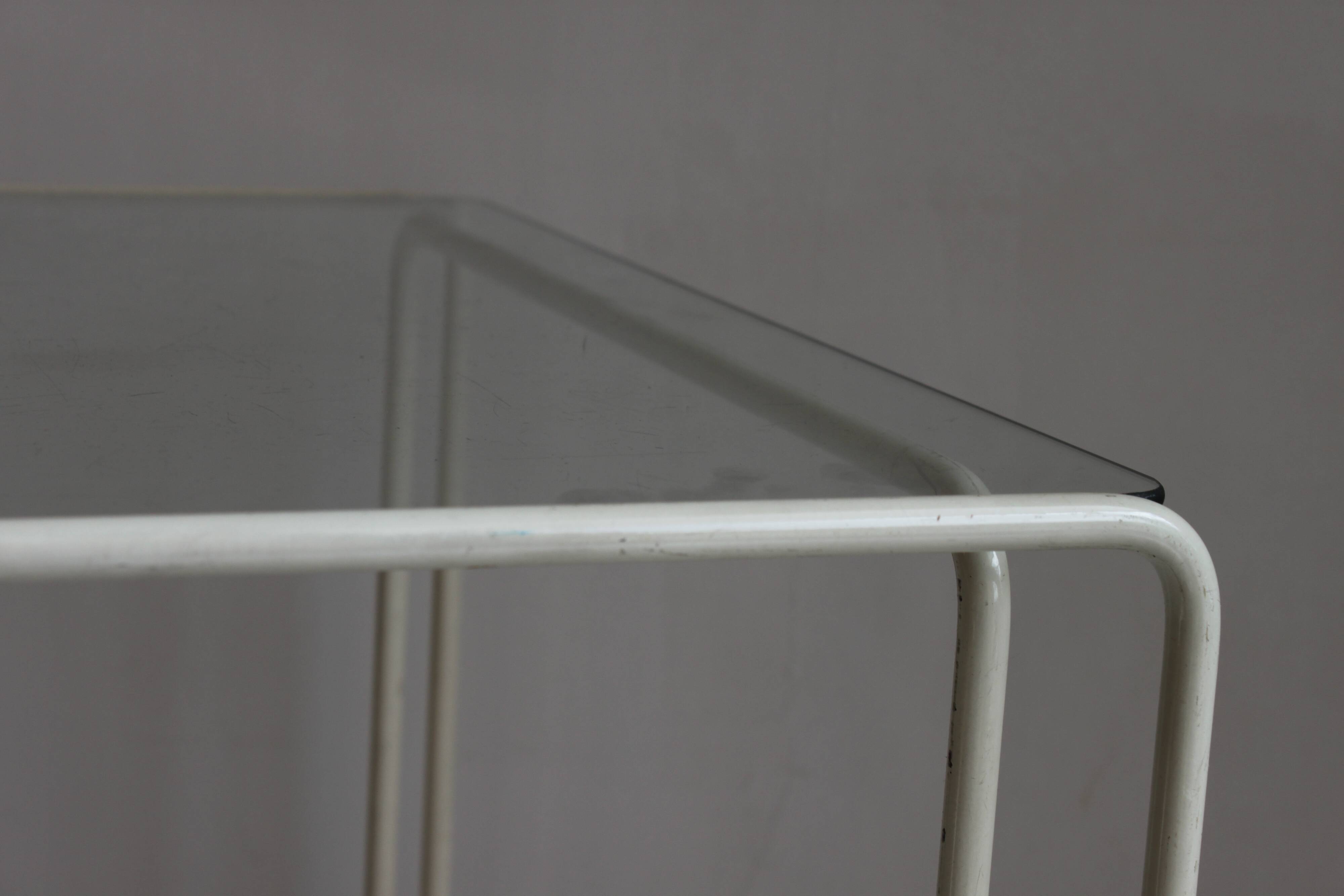 Table basse vintage à structure en métal courbé, 1960