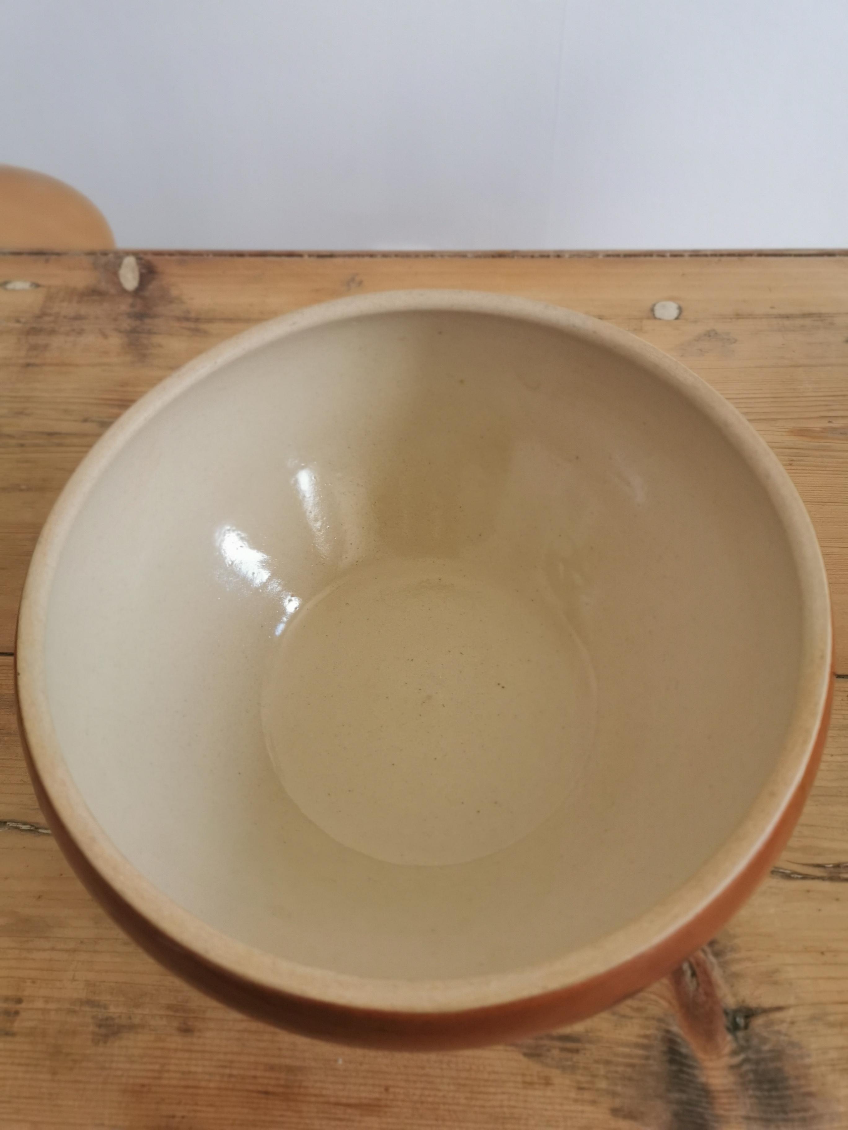 Enameled stoneware salad bowl