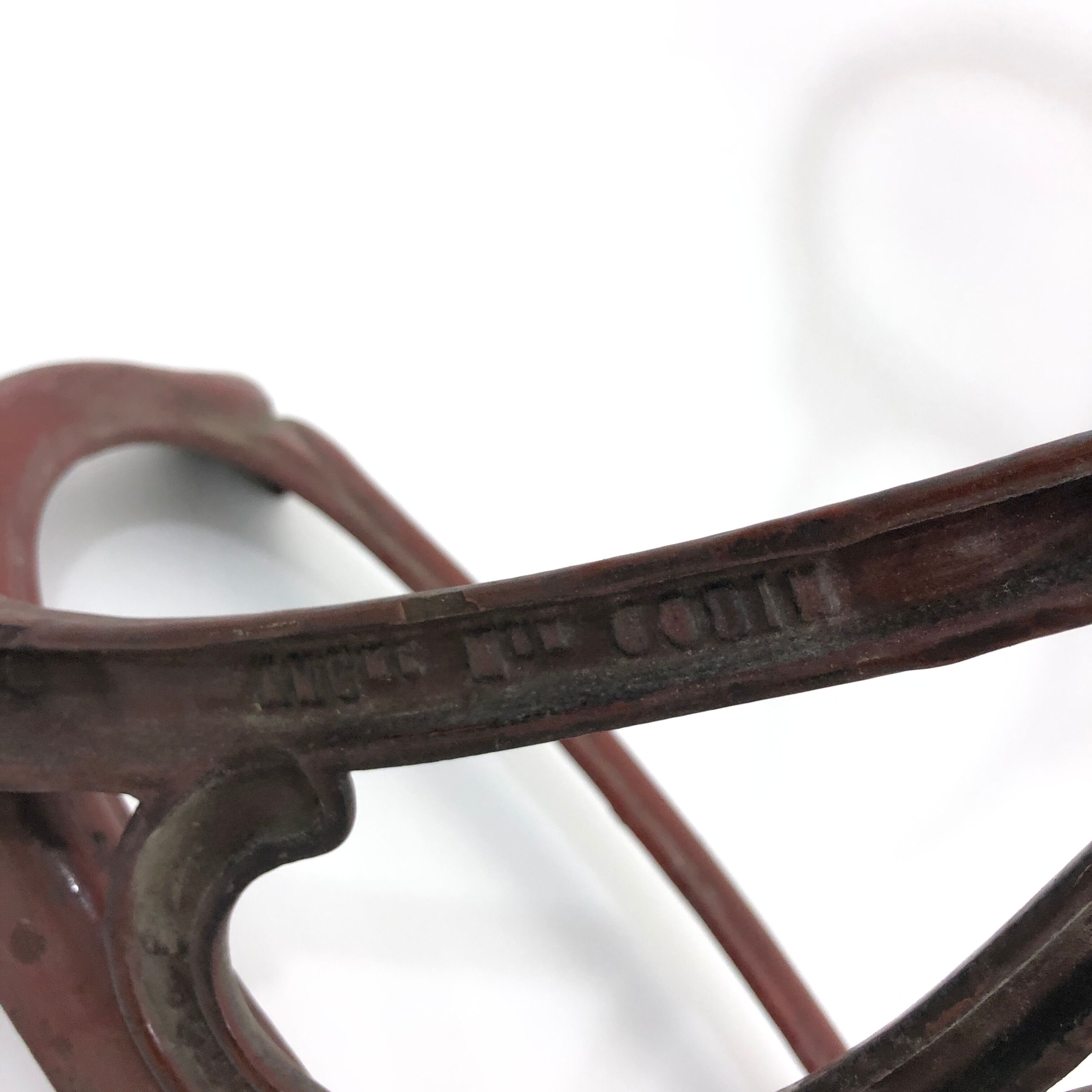 Red-cast iron umbrella door